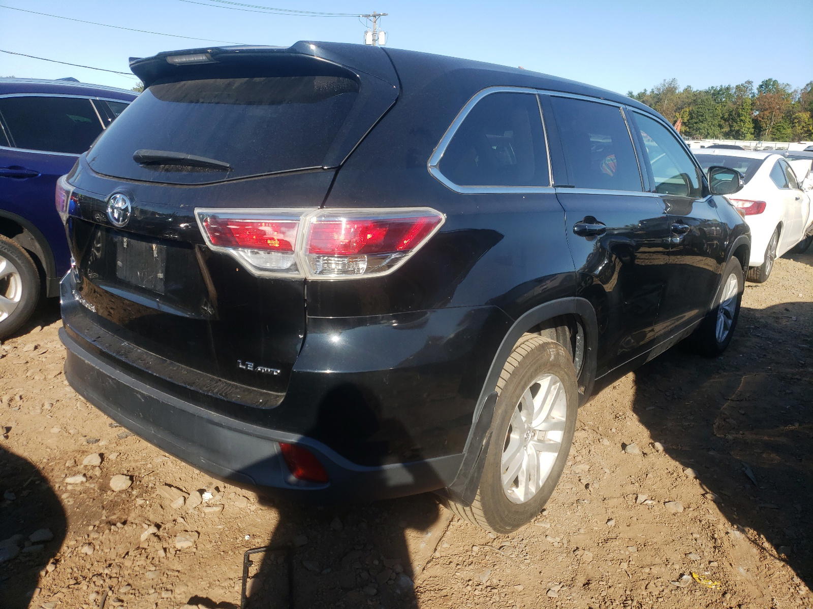 Photo 4 from auction – 2015 TOYOTA HIGHLANDER with VIN 5TDBKRFH6FS138040