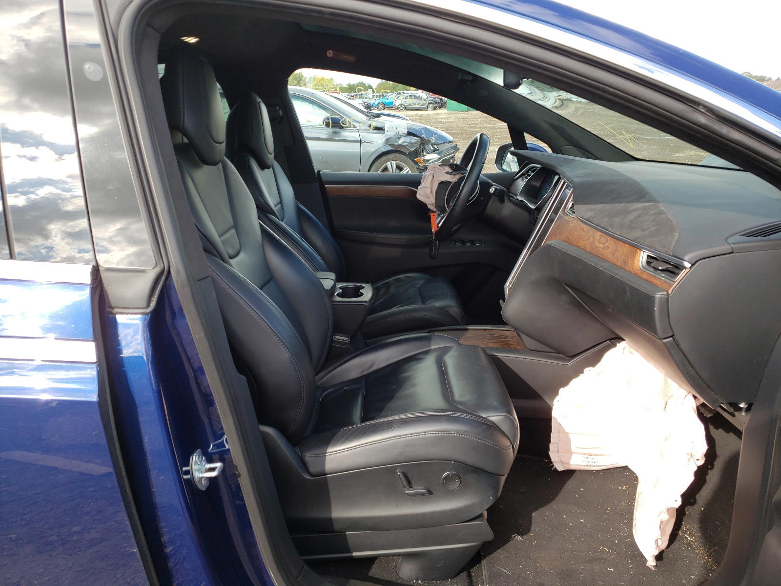 Photo 5 from auction – 2017 TESLA MODEL X with VIN 5YJXCBE26HF044688