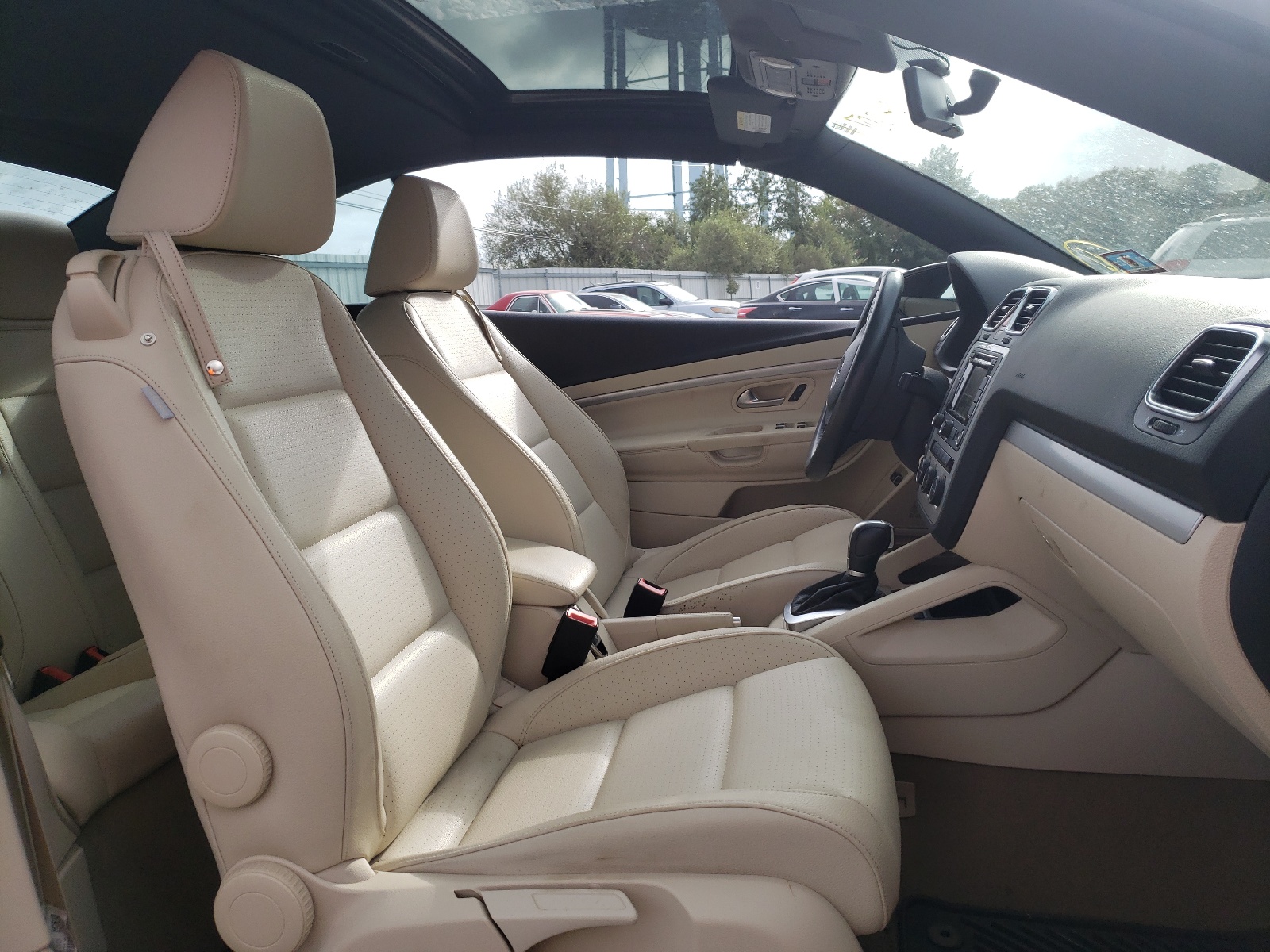 Photo 5 from auction – 2015 VOLKSWAGEN EOS KOMFOR with VIN WVWBW8AH5FV003059