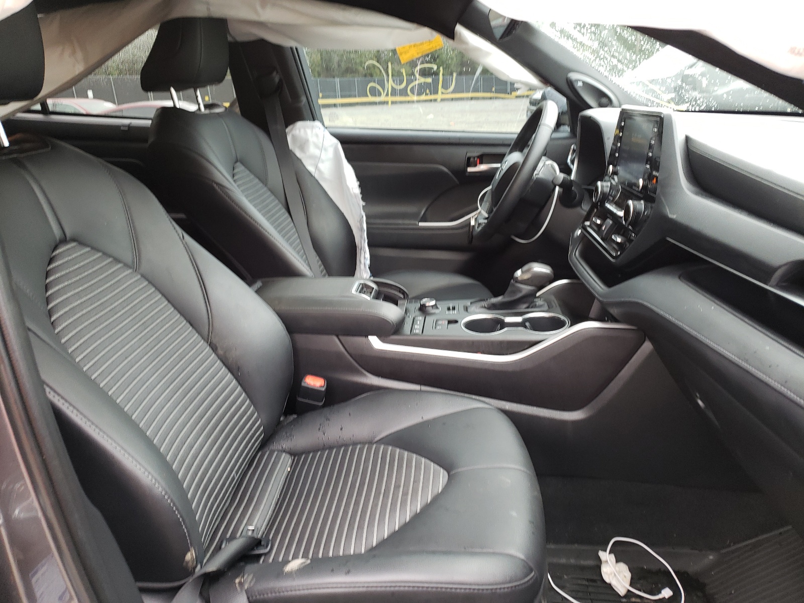 Photo 5 from auction – 2021 TOYOTA HIGHLANDER with VIN 5TDJZRBH9MS117158
