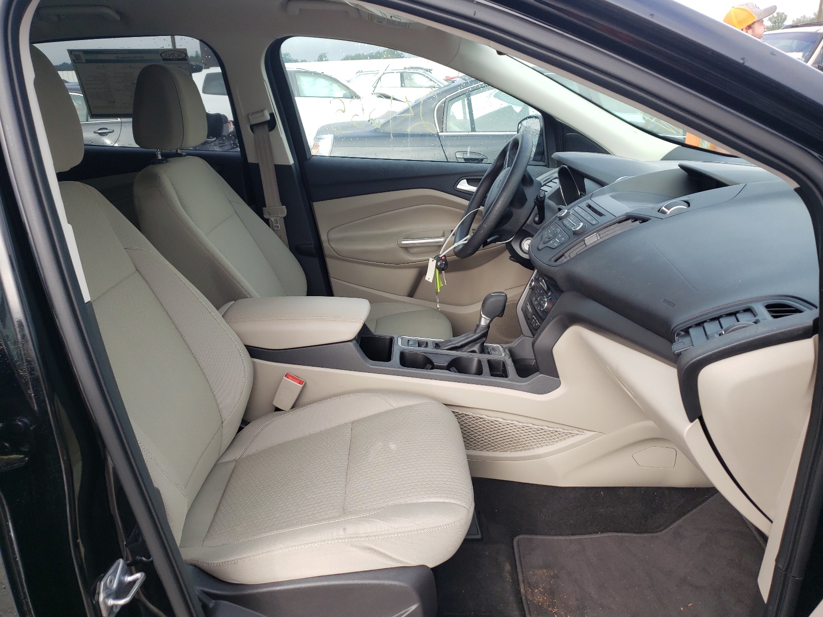 Photo 5 from auction – 2017 FORD ESCAPE SE with VIN 1FMCU0GD6HUE43022