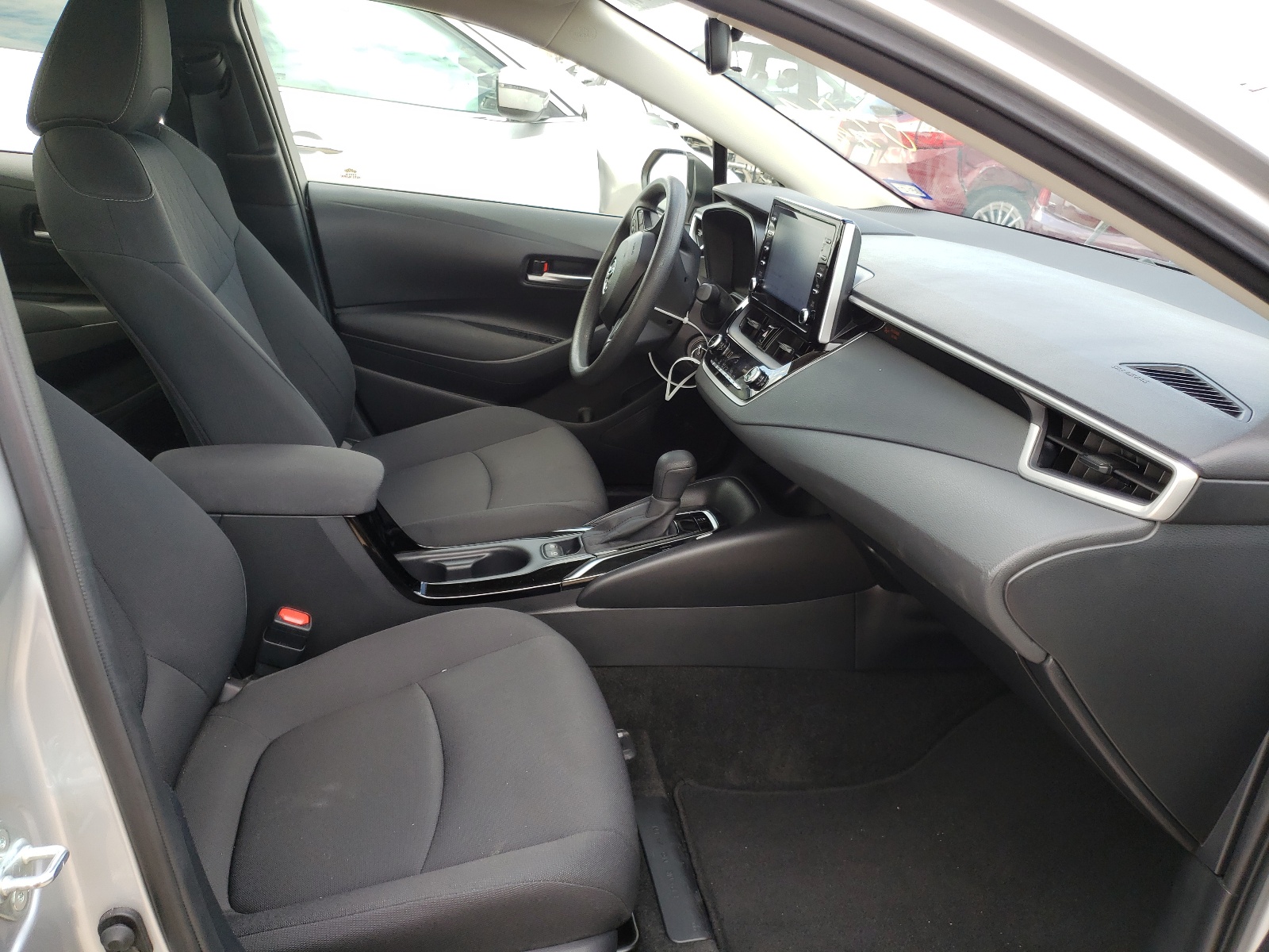Photo 5 from auction – 2020 TOYOTA COROLLA LE with VIN JTDEPRAE4LJ036787