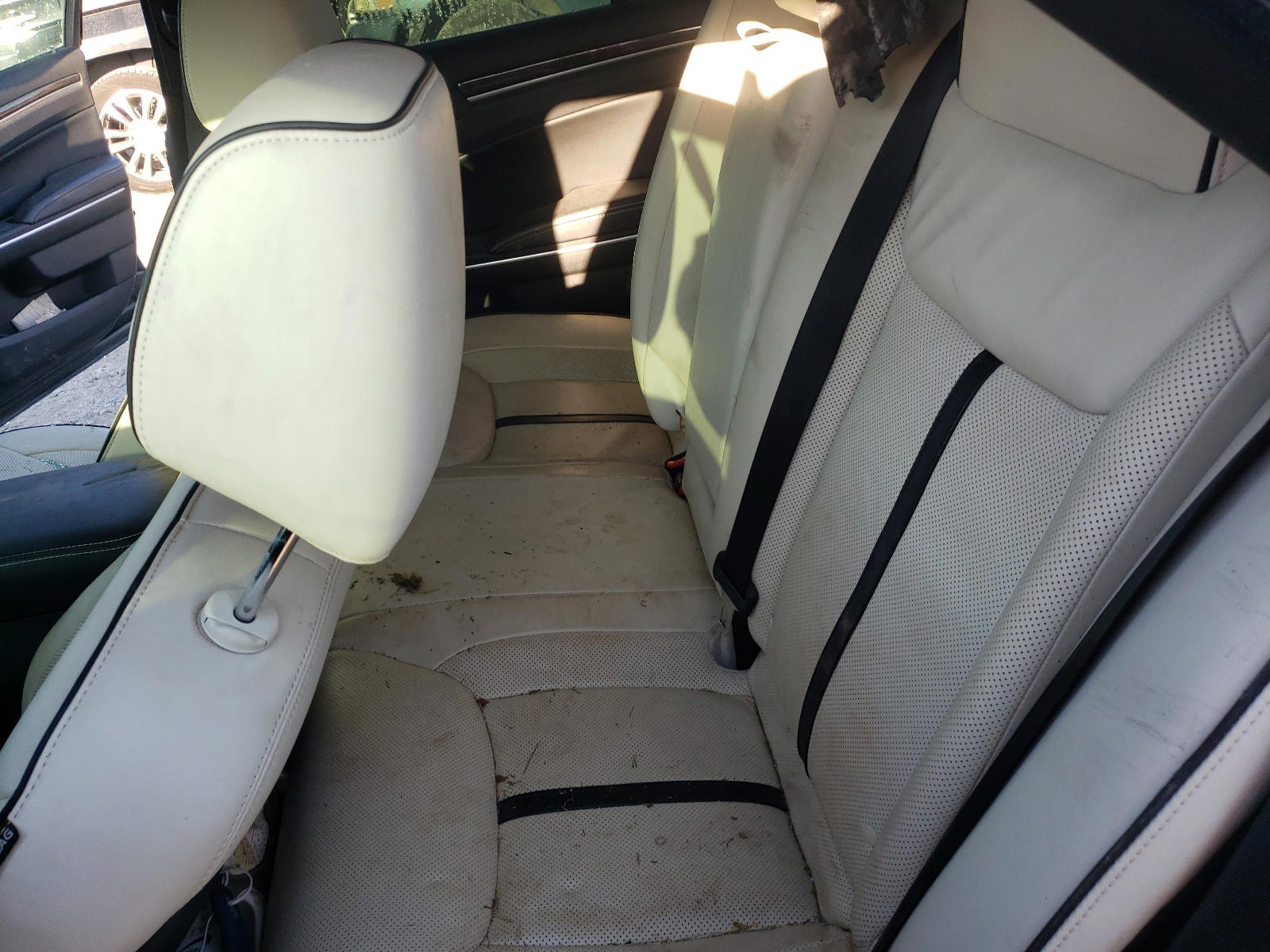 Photo 6 from auction – 2013 CHRYSLER 300 with VIN 2C3CCAAG0DH697844