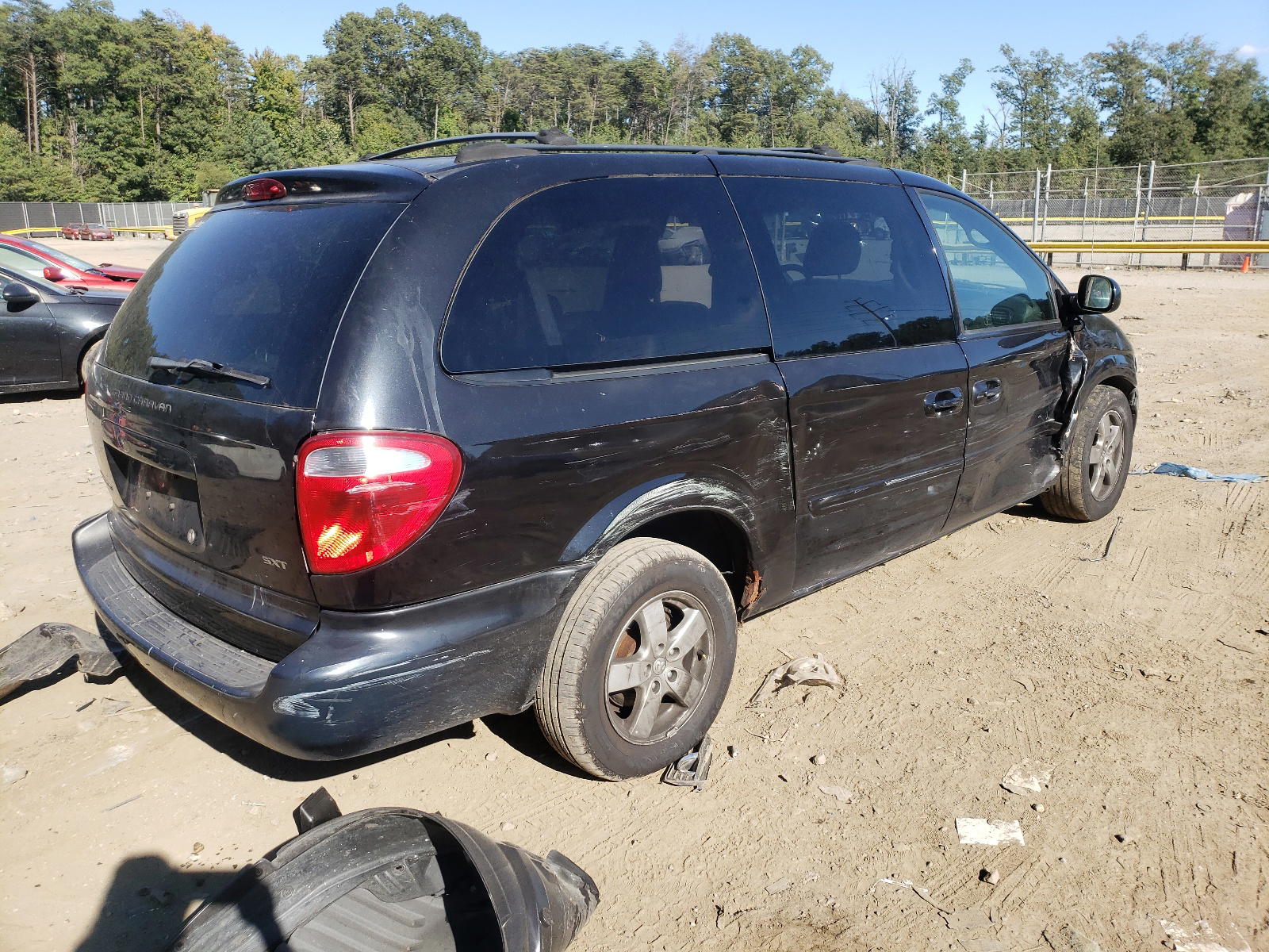 Photo 9 from auction – 2005 DODGE GRAND CARA with VIN 2D4GP44LX5R449062
