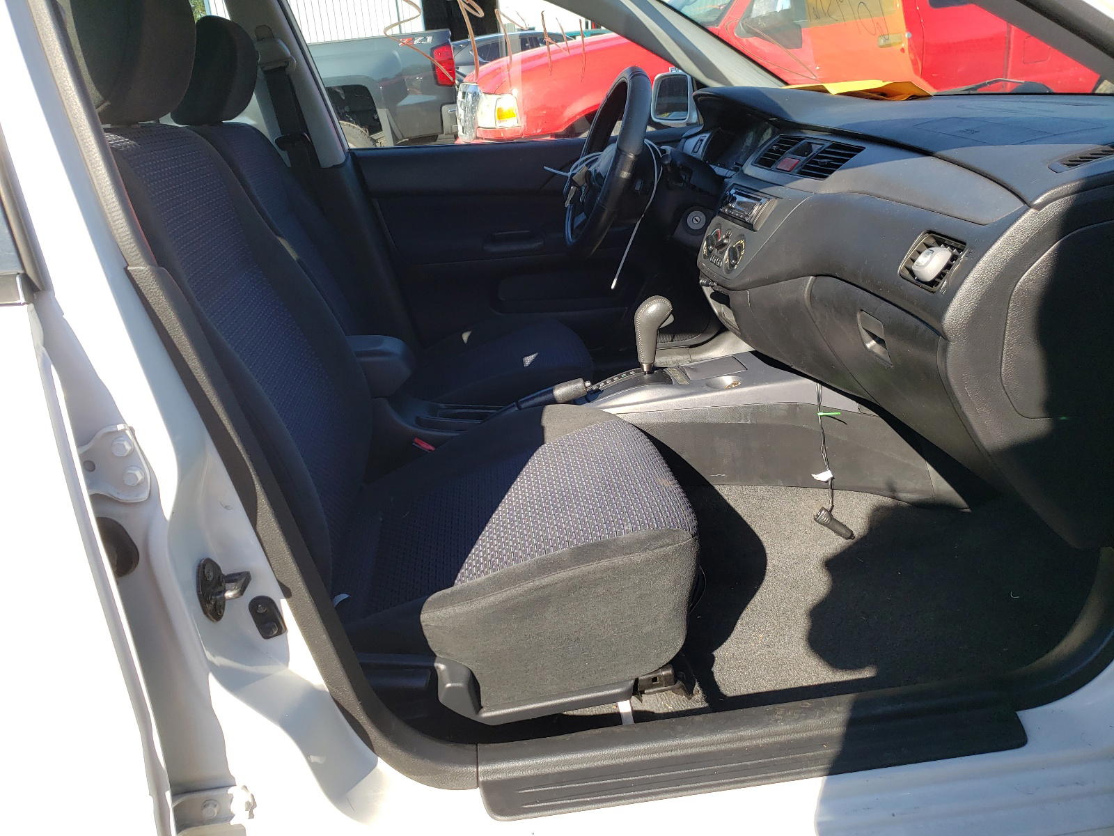 Photo 5 from auction – 2002 MITSUBISHI LANCER OZ with VIN JA3AJ86E02U059109