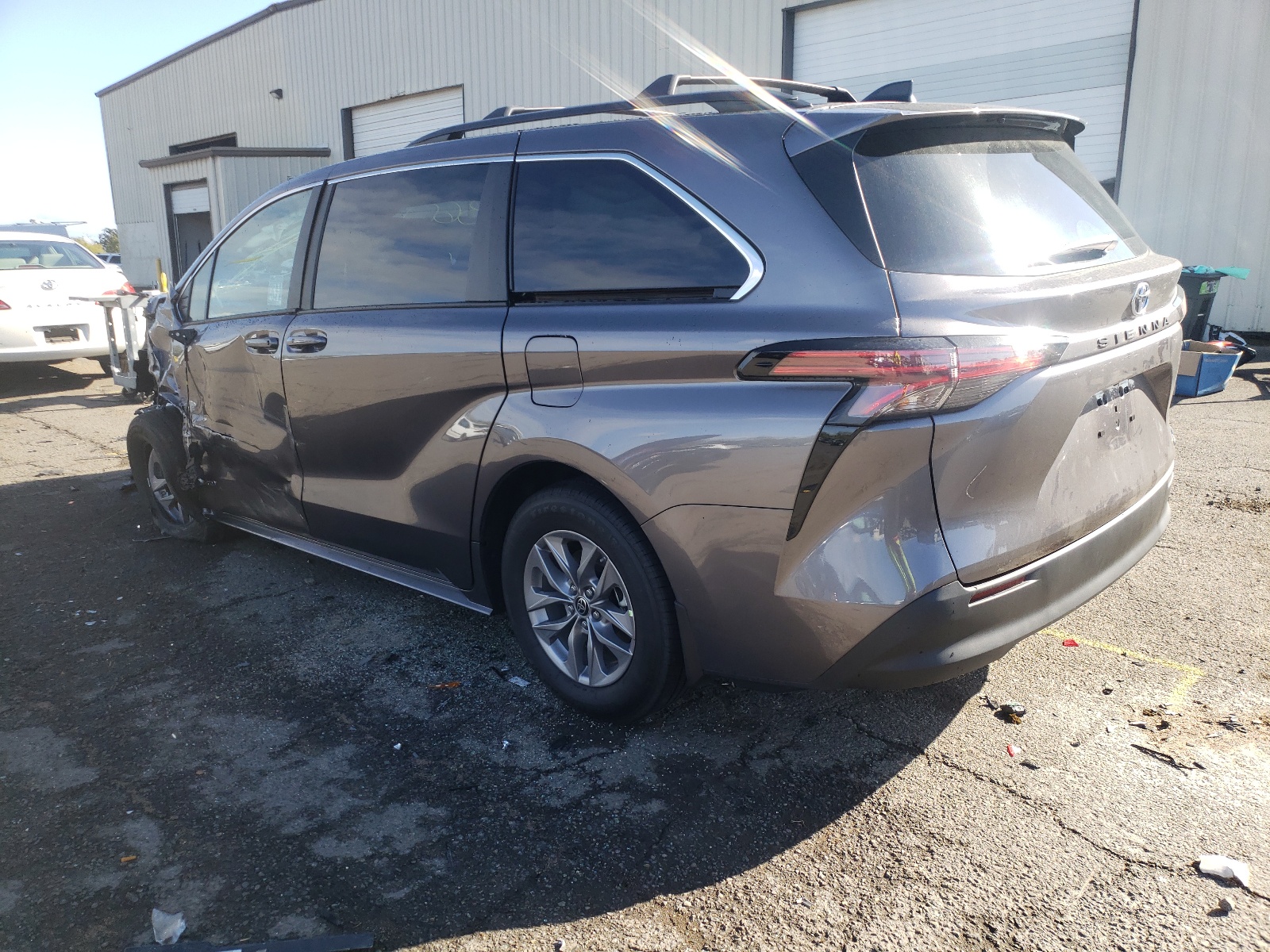 Photo 3 from auction – 2021 TOYOTA SIENNA LE with VIN 5TDKRKEC2MS072141