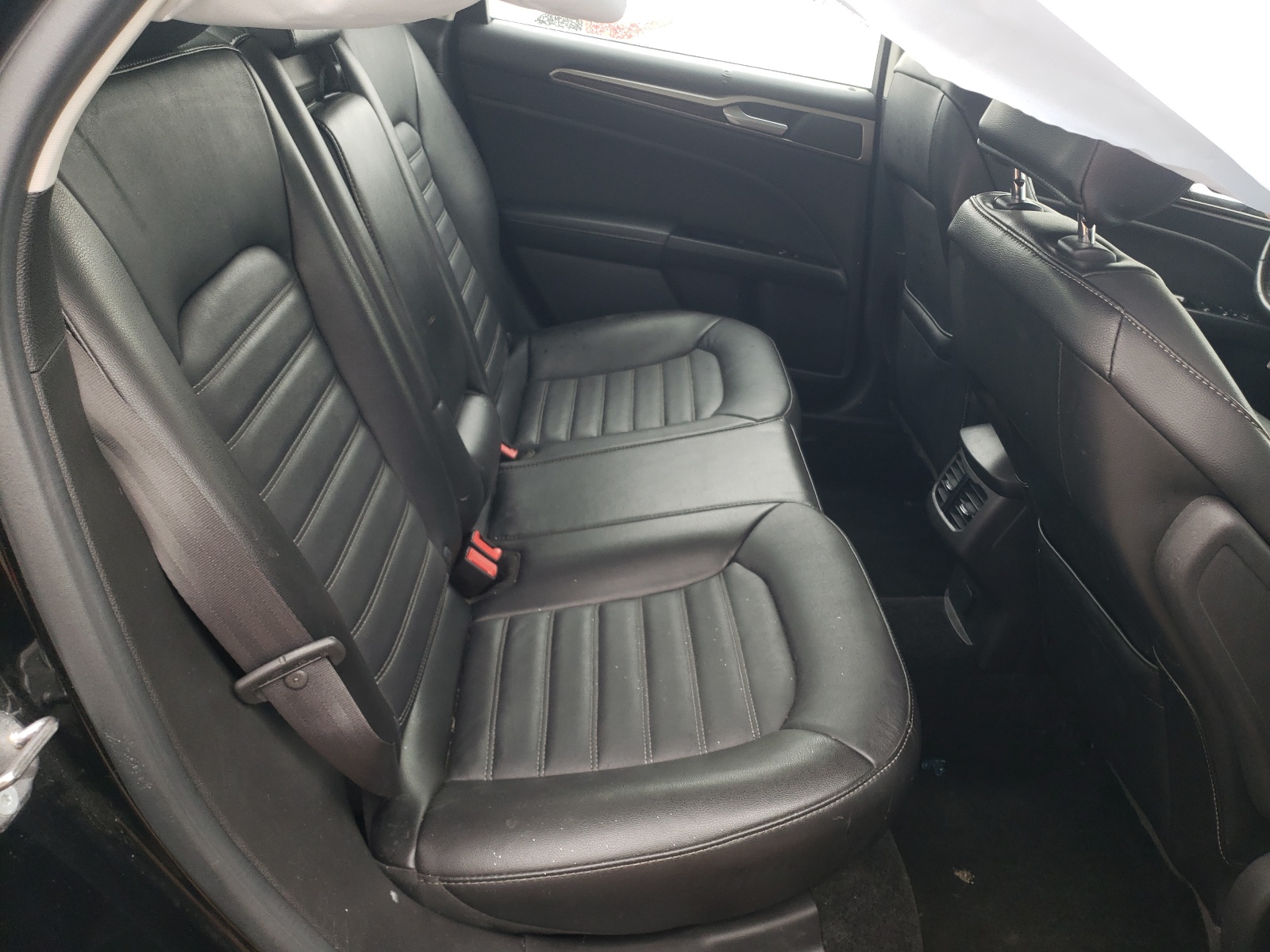 Photo 6 from auction – 2016 FORD FUSION SE with VIN 3FA6P0HD8GR131044