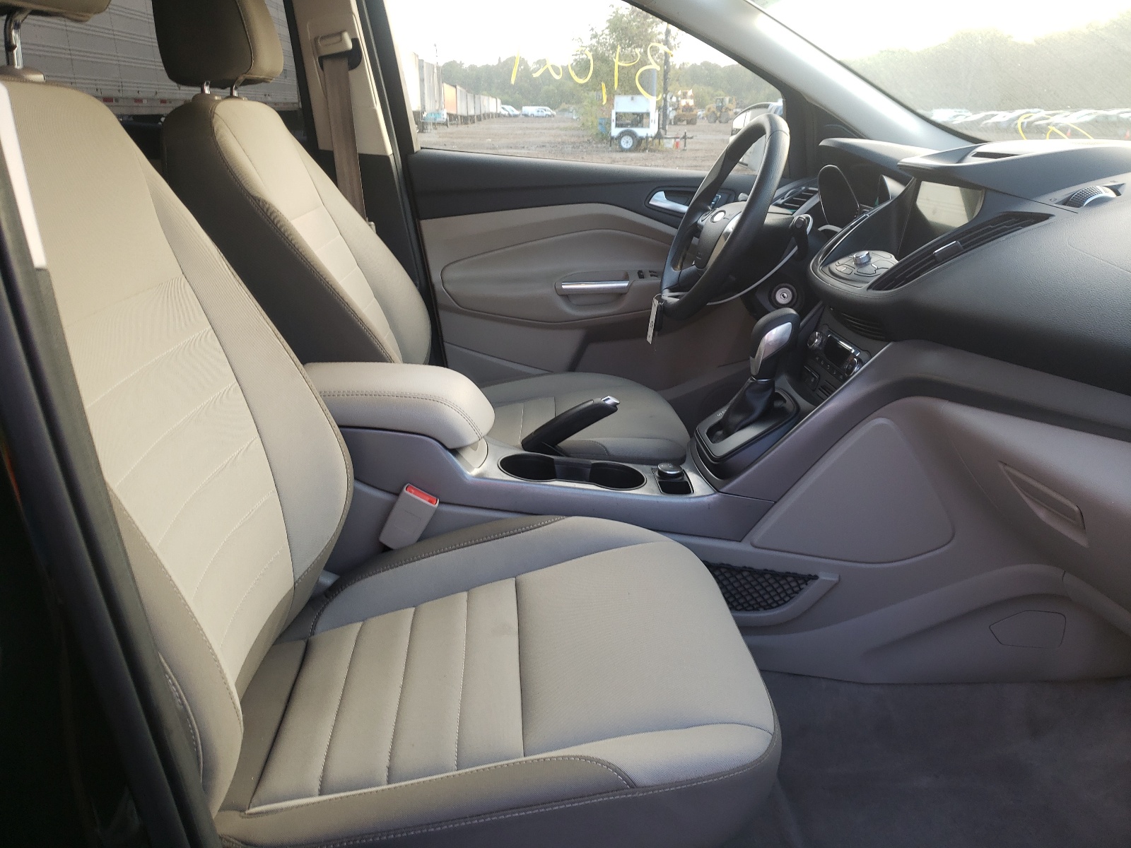 Photo 5 from auction – 2016 FORD ESCAPE SE with VIN 1FMCU0GXXGUC01472