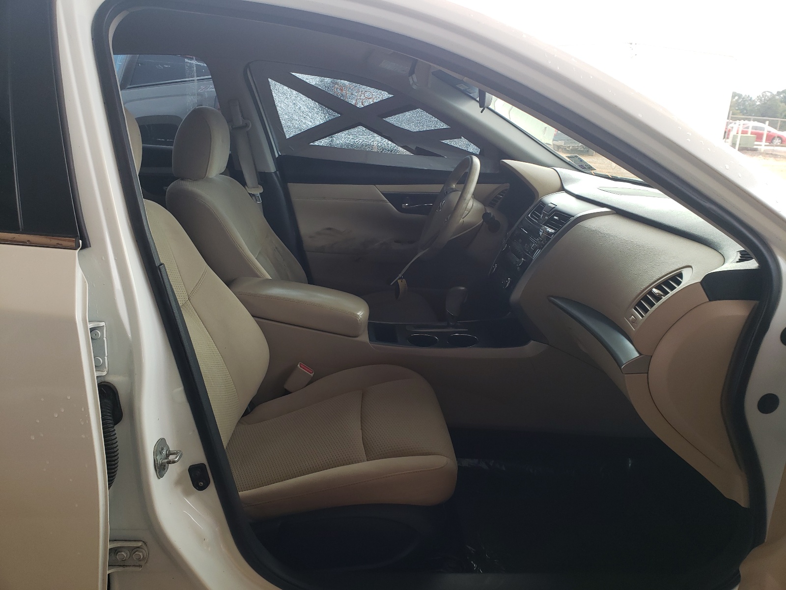 Photo 5 from auction – 2015 NISSAN ALTIMA 2.5 with VIN 1N4AL3AP3FC581080