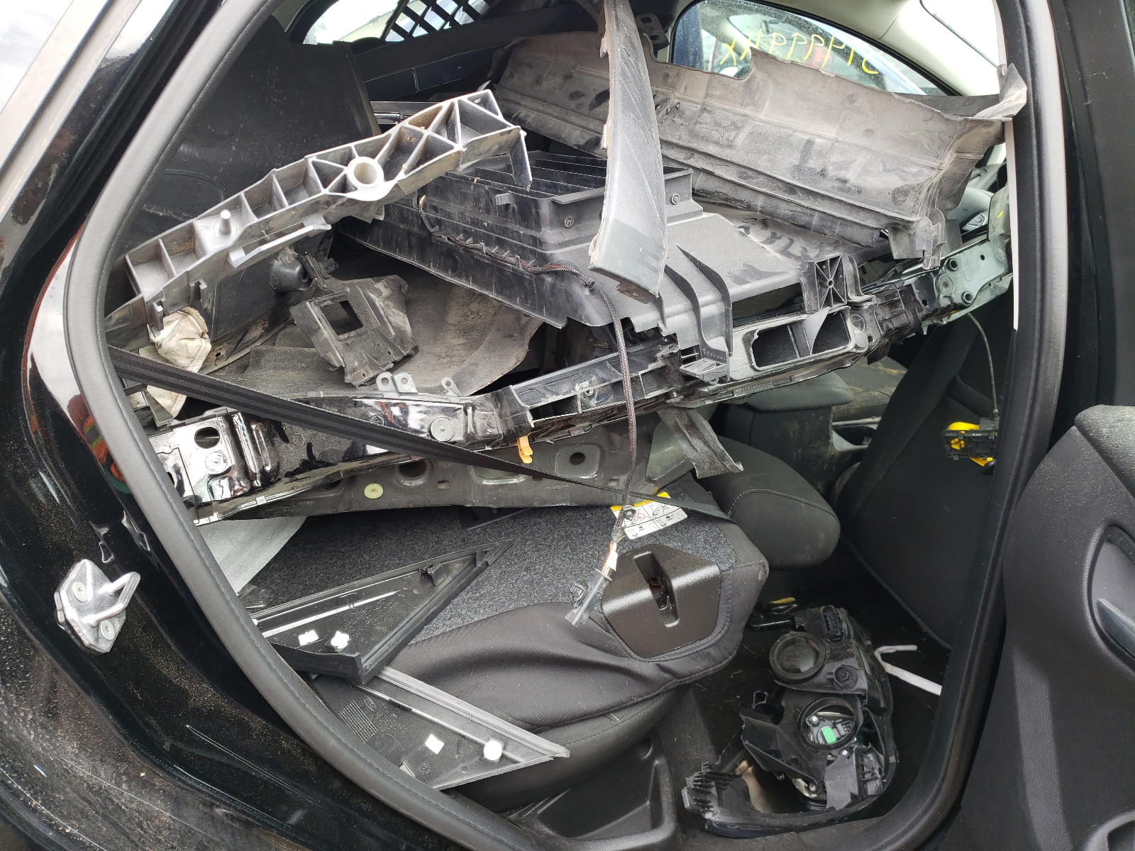 Photo 6 from auction – 2018 FORD FOCUS SE with VIN 1FADP3K28JL320329