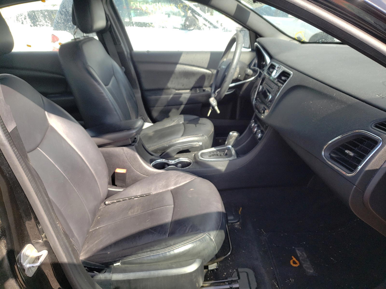 Photo 5 from auction – 2014 CHRYSLER 200 LX with VIN 1C3CCBAG1EN152489