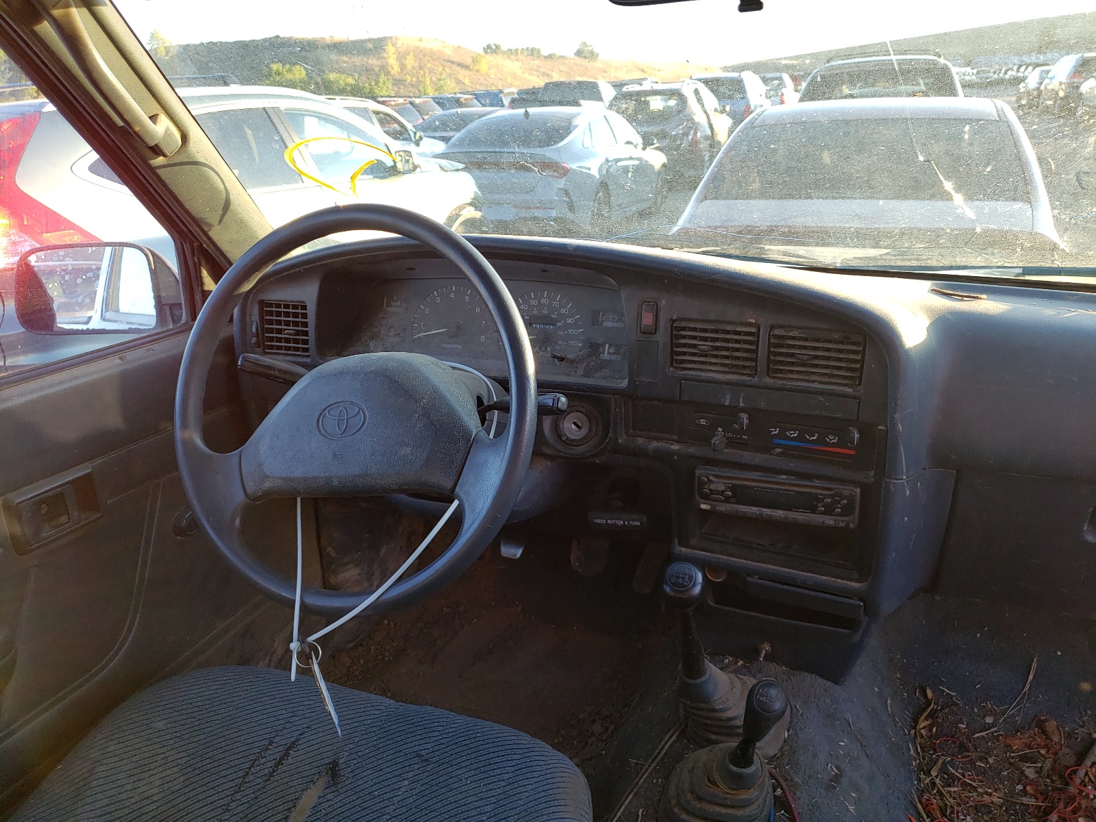 Photo 9 from auction – 1995 TOYOTA PICKUP 1/2 with VIN JT4RN01P9S7072541