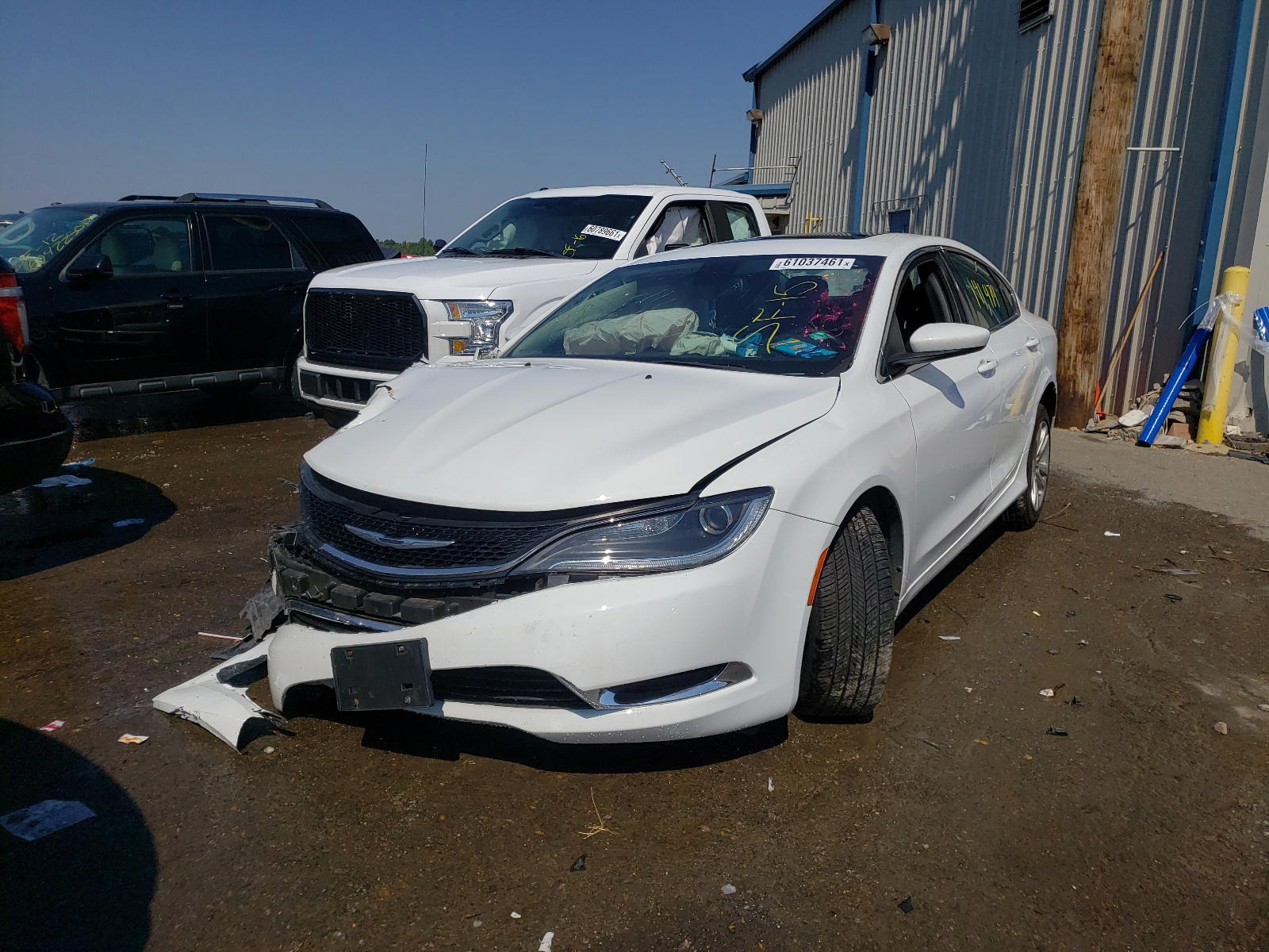 Photo 2 from auction – 2015 CHRYSLER 200 LIMITE with VIN 1C3CCCAB4FN741354