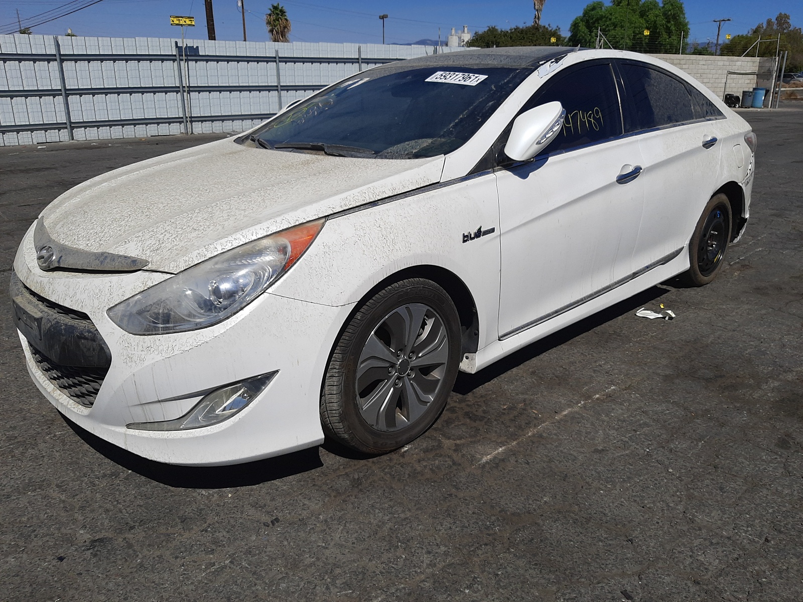 Photo 2 from auction – 2015 HYUNDAI SONATA HYB with VIN KMHEC4A47FA120706