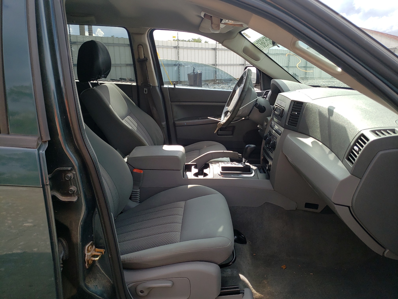 Photo 5 from auction – 2005 JEEP GRAND CHER with VIN 1J4GR48K75C612326