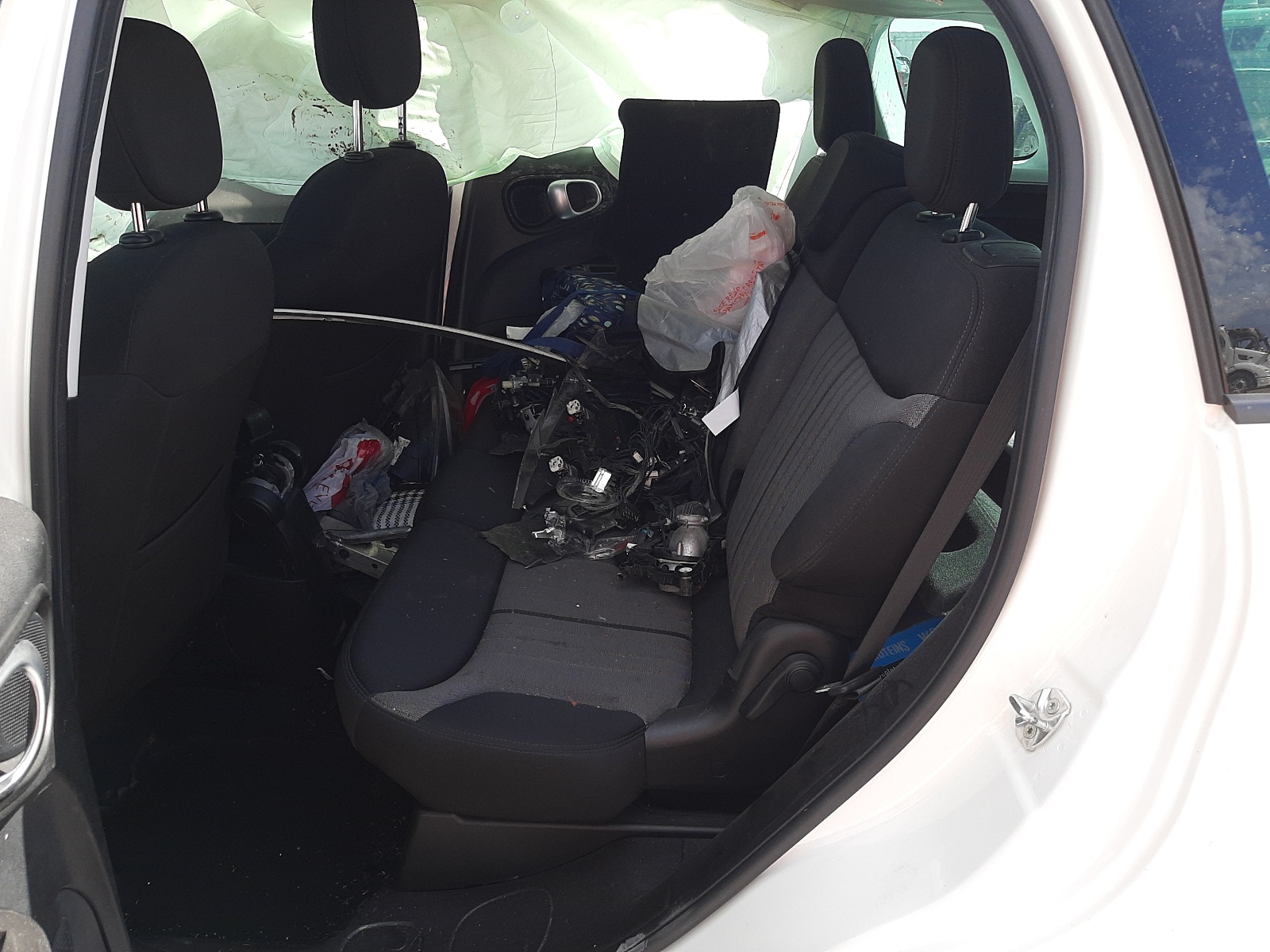 Photo 6 from auction – 2017 FIAT 500L POP with VIN ZFBCFAAH1HZ038546