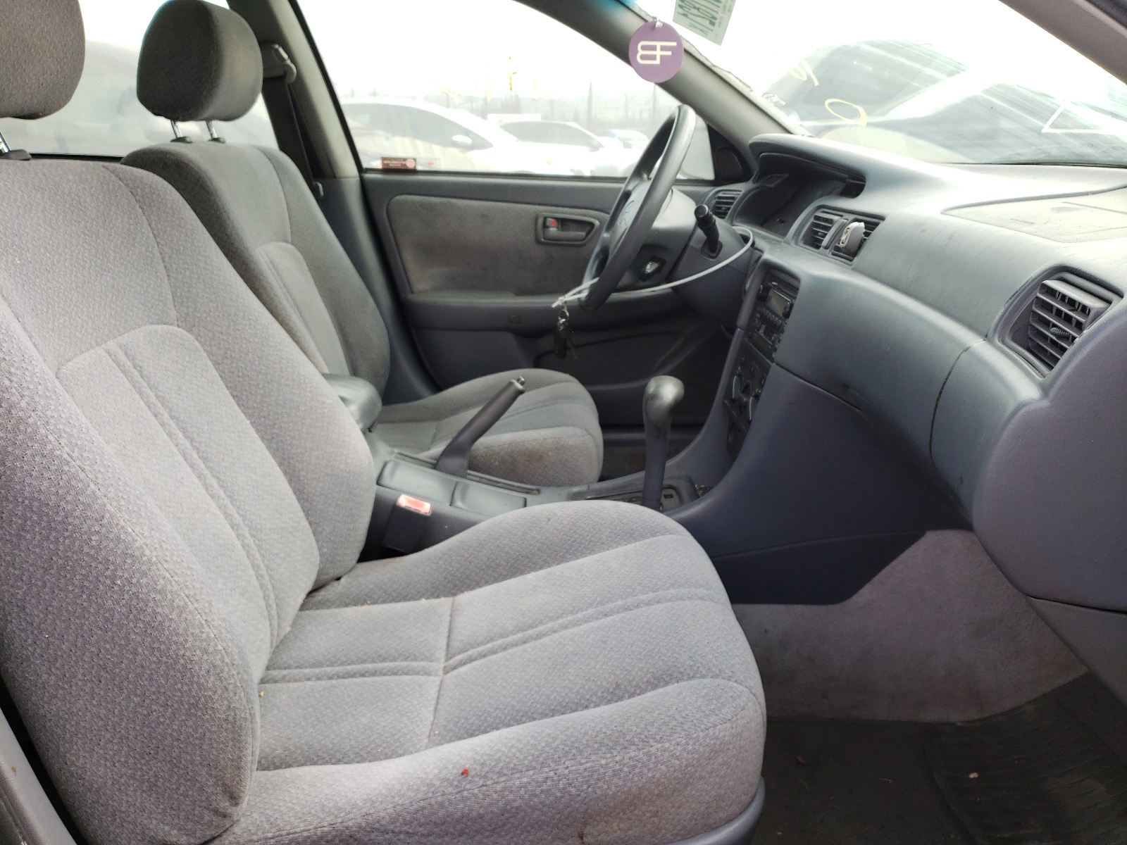 Photo 5 from auction – 2000 TOYOTA CAMRY CE with VIN 4T1BG22K9YU628573