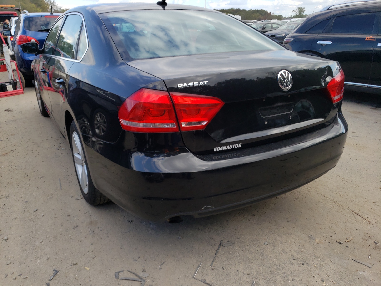 Photo 3 from auction – 2015 VOLKSWAGEN PASSAT S with VIN 1VWAT7A38FC084201