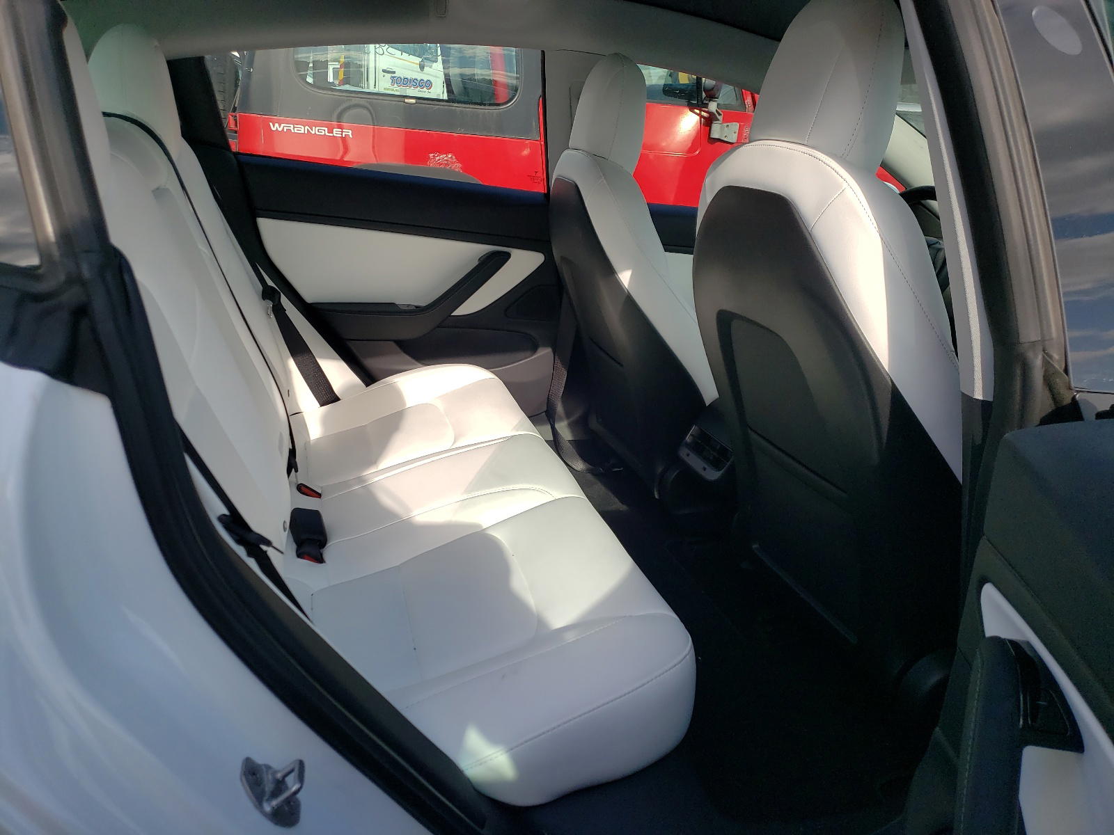 Photo 6 from auction – 2018 TESLA MODEL 3 with VIN 5YJ3E1EB1JF098151