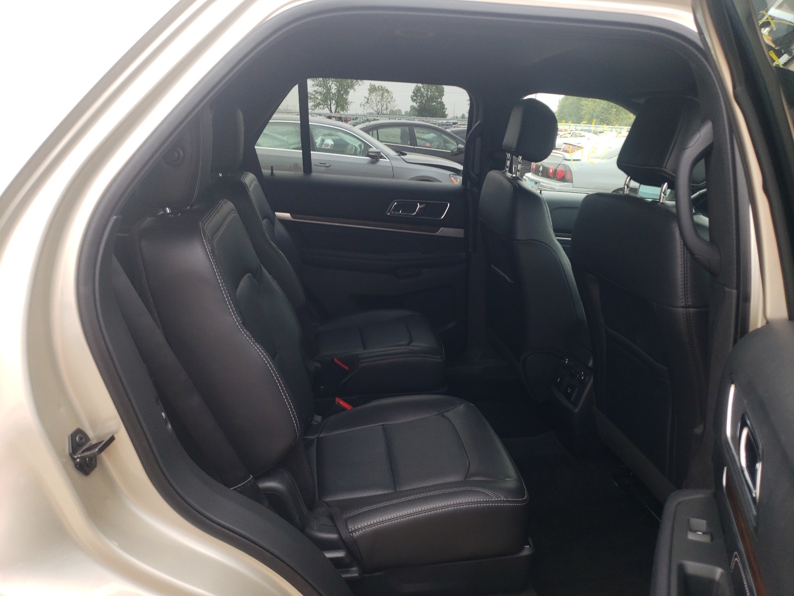 Photo 6 from auction – 2017 FORD EXPLORER L with VIN 1FM5K8FHXHGD16158