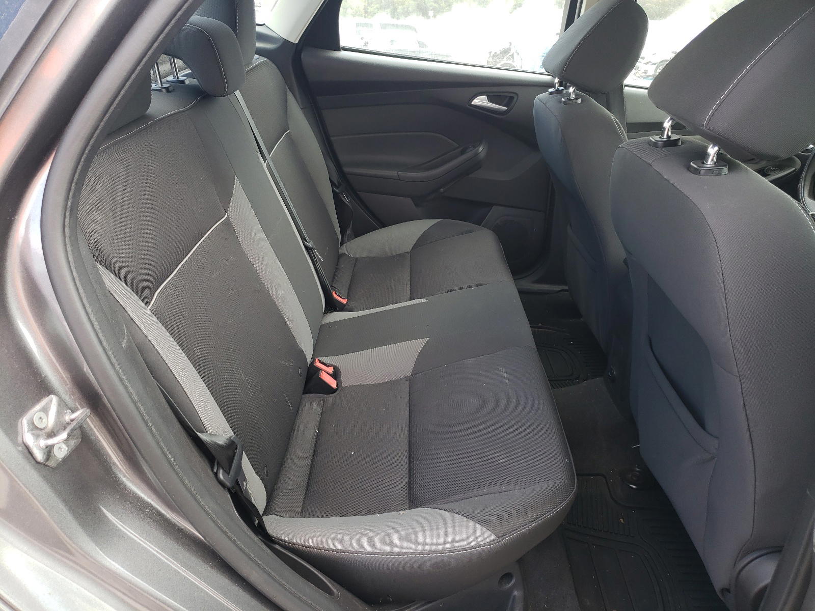 Photo 6 from auction – 2013 FORD FOCUS SE with VIN 1FADP3F20DL352223