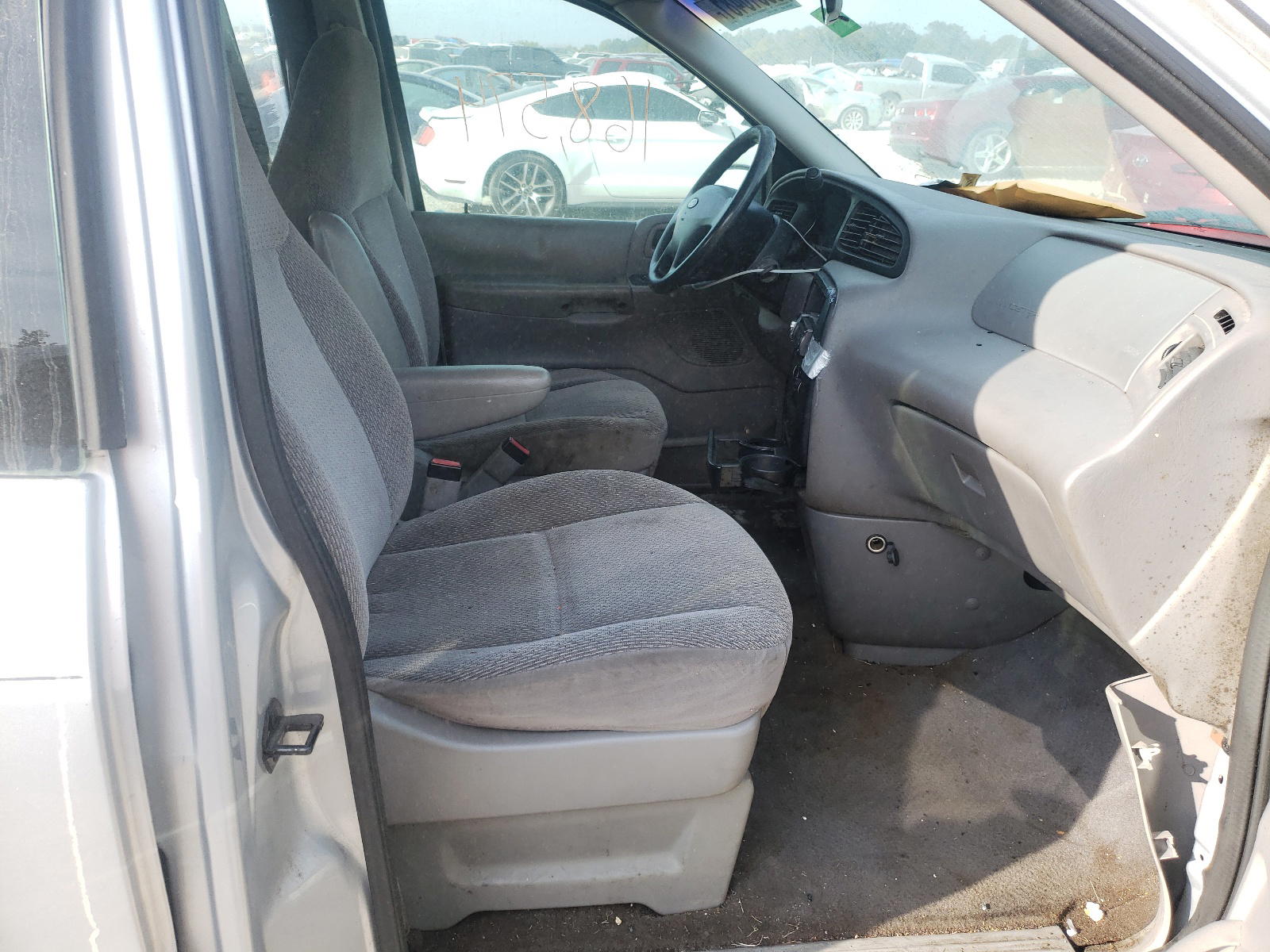 Photo 5 from auction – 2003 FORD WINDSTAR W with VIN 2FMZA50463BB01773