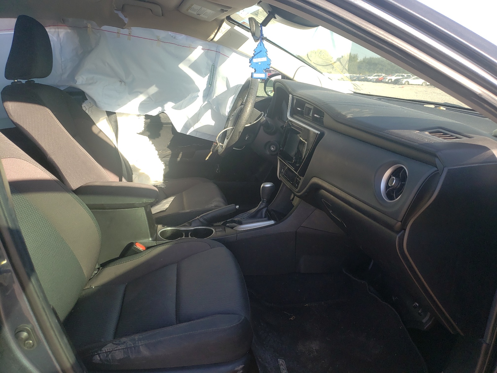 Photo 5 from auction – 2019 TOYOTA COROLLA L with VIN 5YFBURHE0KP899467