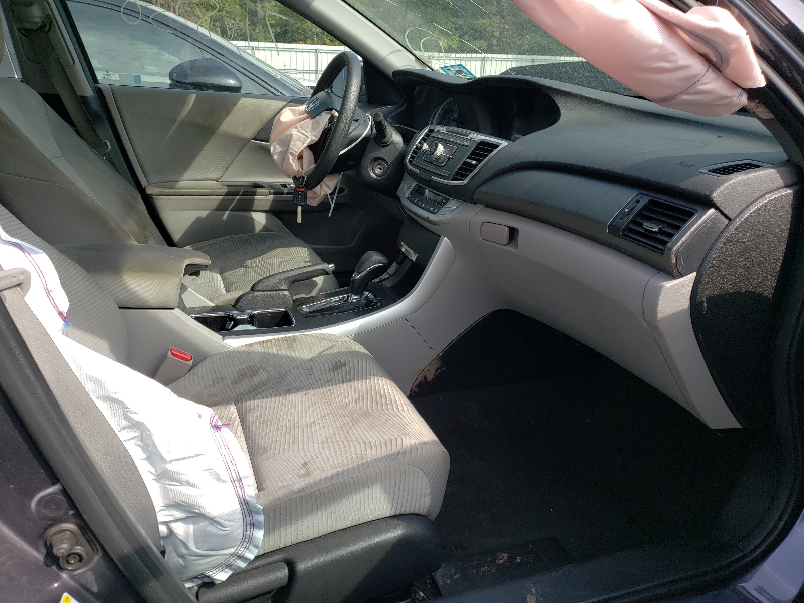 Photo 5 from auction – 2015 HONDA ACCORD with VIN 1HGCR2F38FA211368