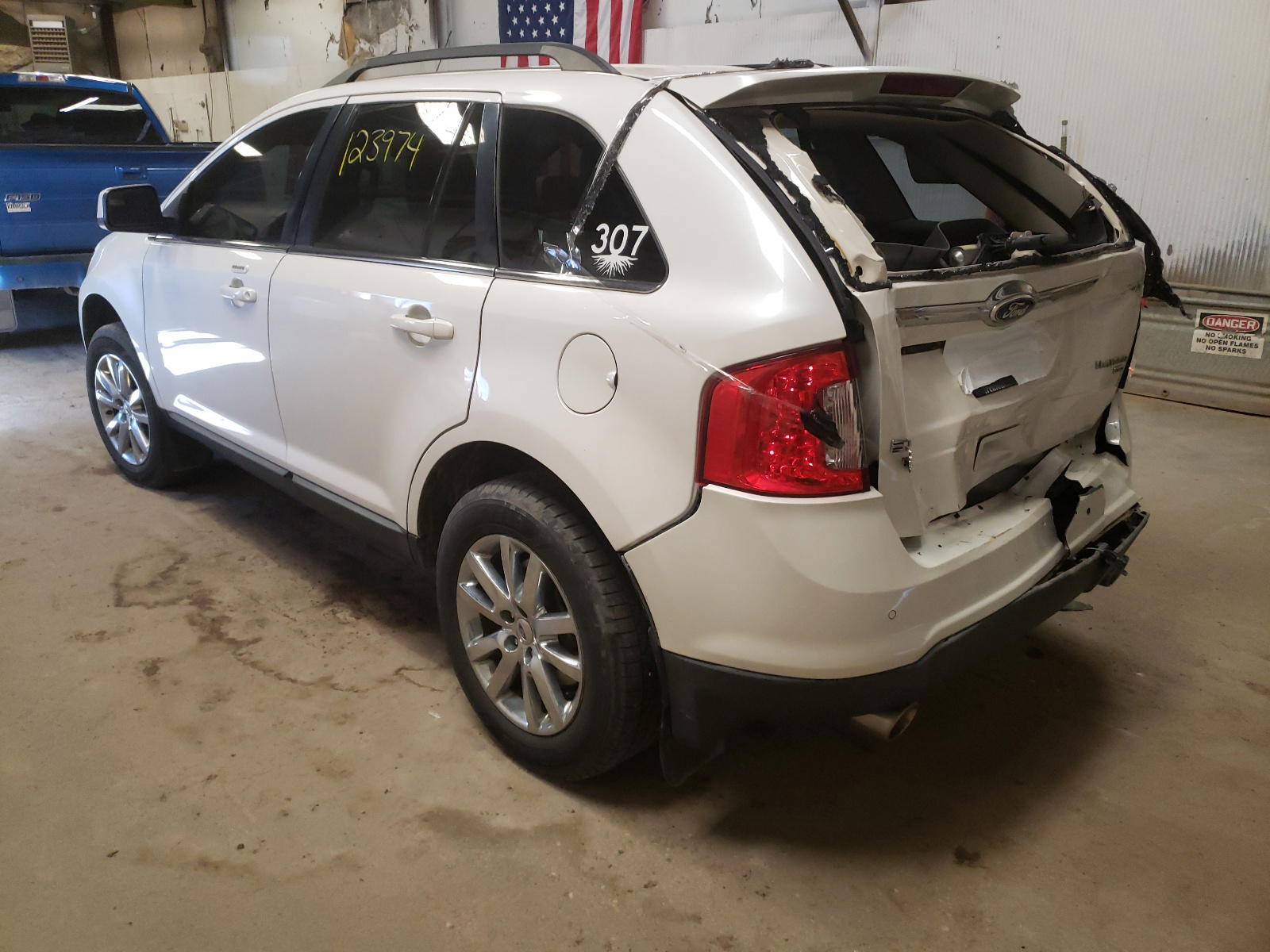 Photo 3 from auction – 2011 FORD EDGE LIMIT with VIN 2FMDK4KC4BBA16550