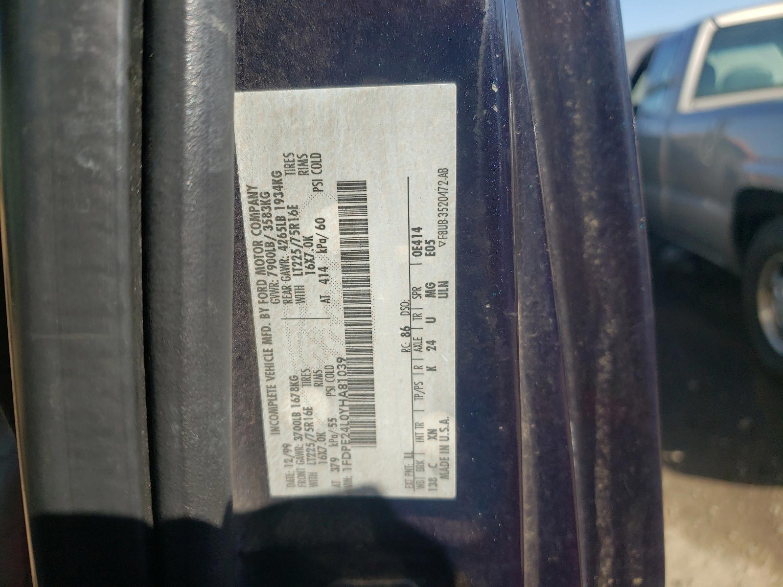 Photo 10 from auction – 2000 FORD ECONOLINE with VIN 1FDPE24L0YHA81039