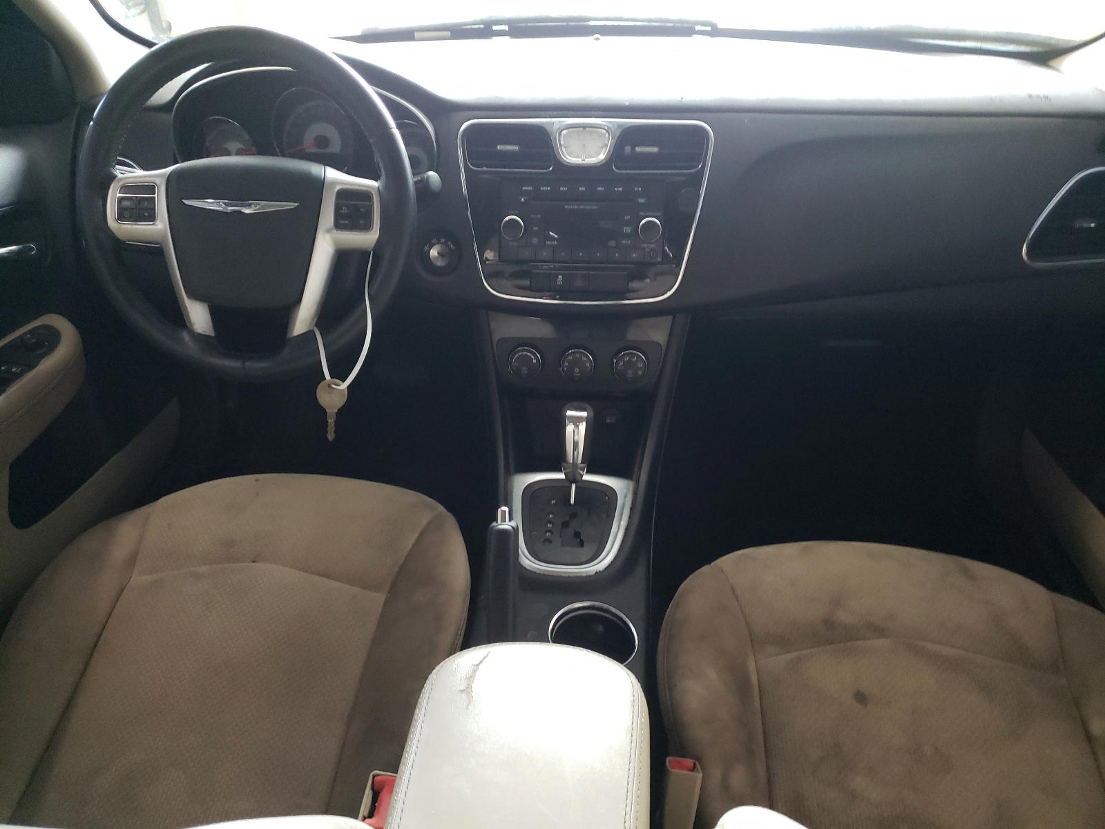 Photo 9 from auction – 2012 CHRYSLER 200 TOURIN with VIN 1C3CCBBB0CN302818