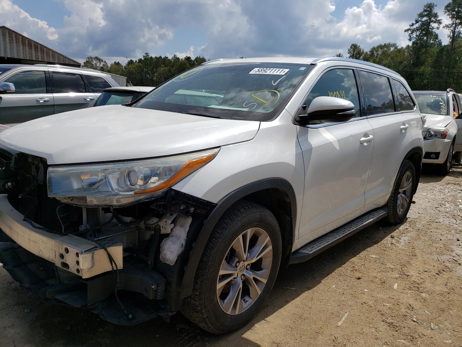 Photo 2 from auction – 2015 TOYOTA HIGHLANDER with VIN 5TDKKRFH5FS077991