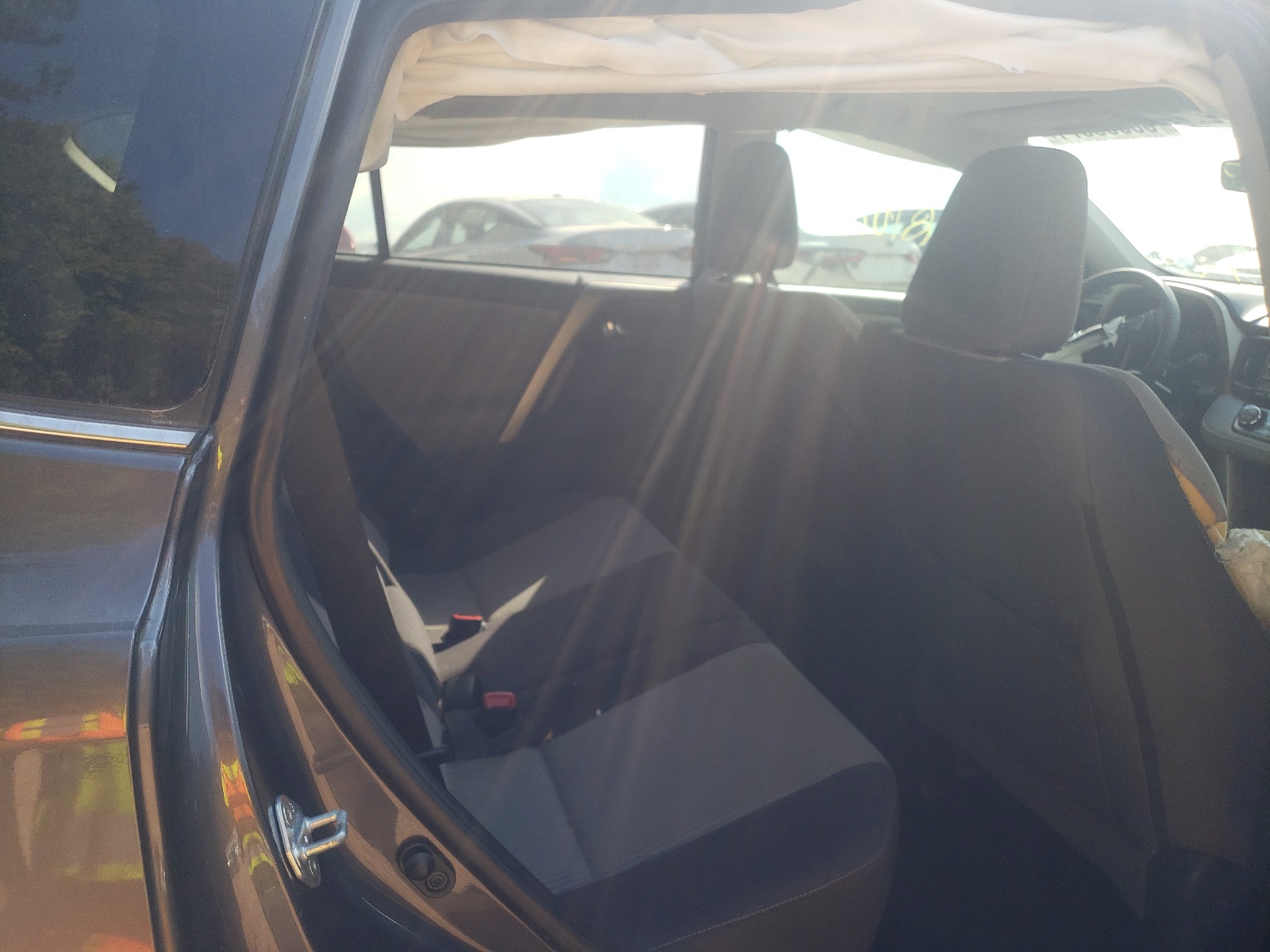 Photo 6 from auction – 2015 TOYOTA RAV4 XLE with VIN 2T3WFREV5FW223396