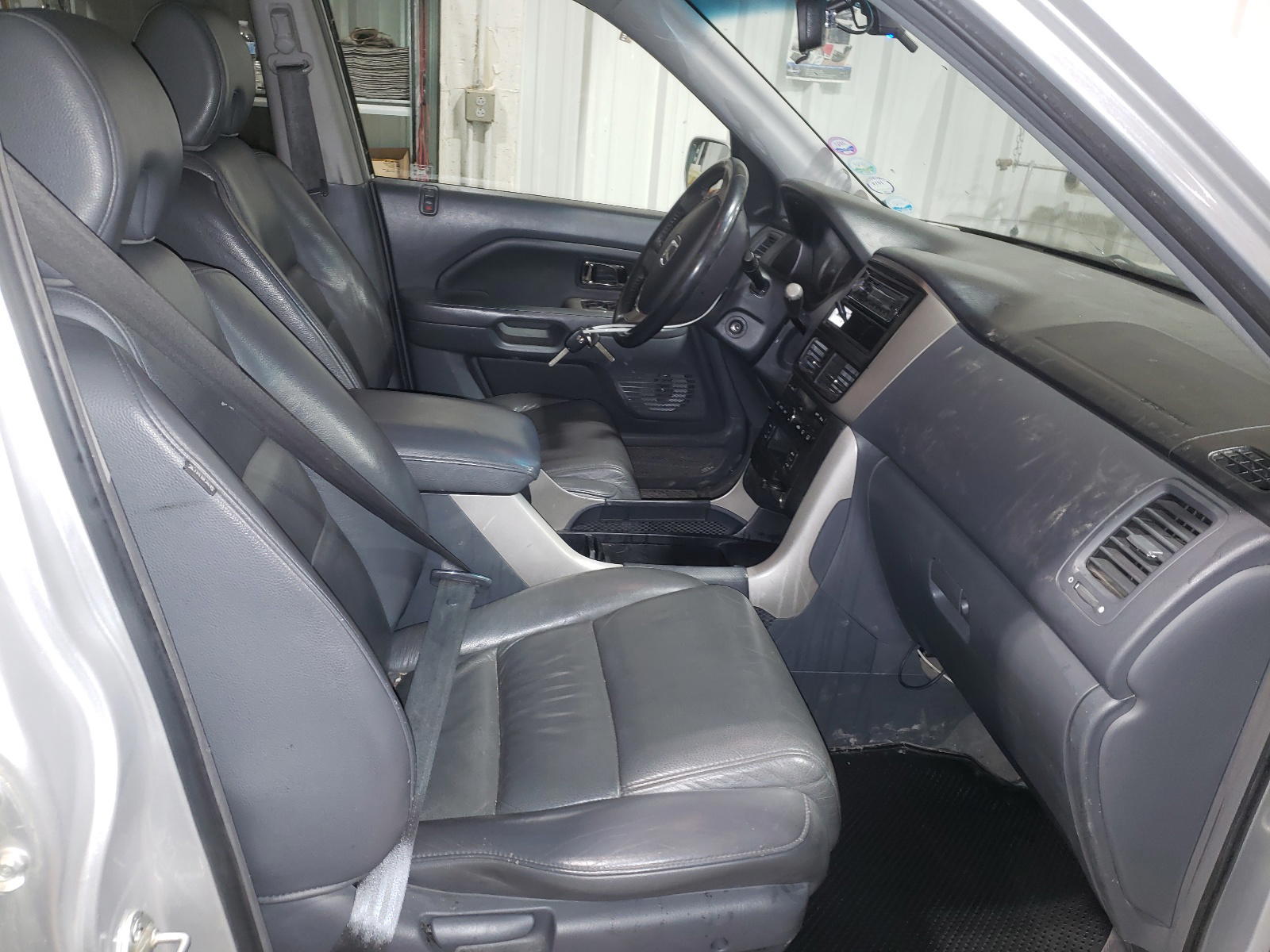 Photo 5 from auction – 2008 HONDA PILOT EXL with VIN 5FNYF185X8B045550