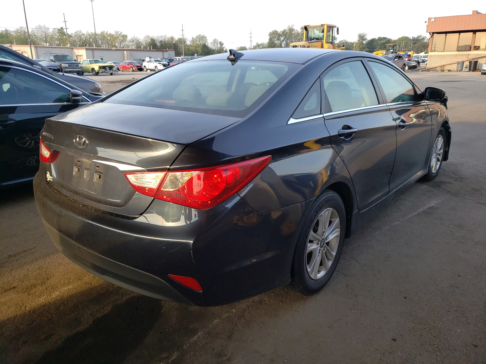 Photo 4 from auction – 2014 HYUNDAI SONATA GLS with VIN 5NPEB4AC0EH858403
