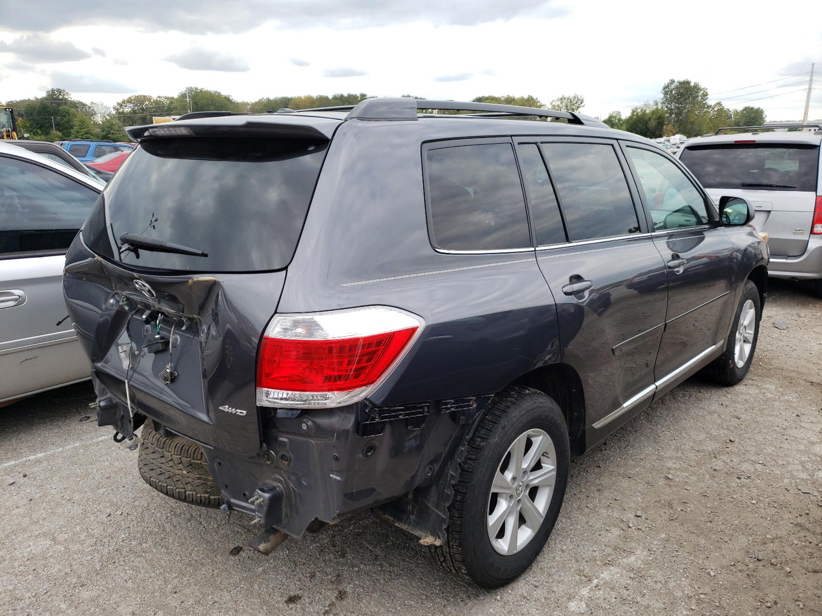 Photo 4 from auction – 2011 TOYOTA HIGHLANDER with VIN 5TDBK3EH9BS043433