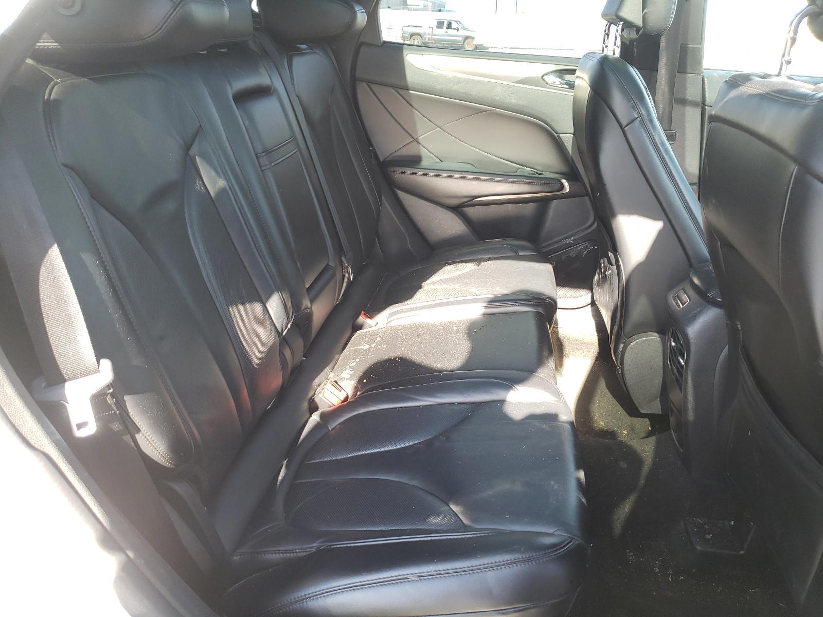 Photo 6 from auction – 2016 LINCOLN MKC SELECT with VIN 5LMCJ2D91GUJ15281