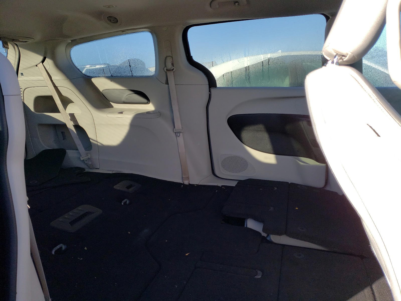 Photo 6 from auction – 2017 CHRYSLER PACIFICA T with VIN 2C4RC1DG4HR502586