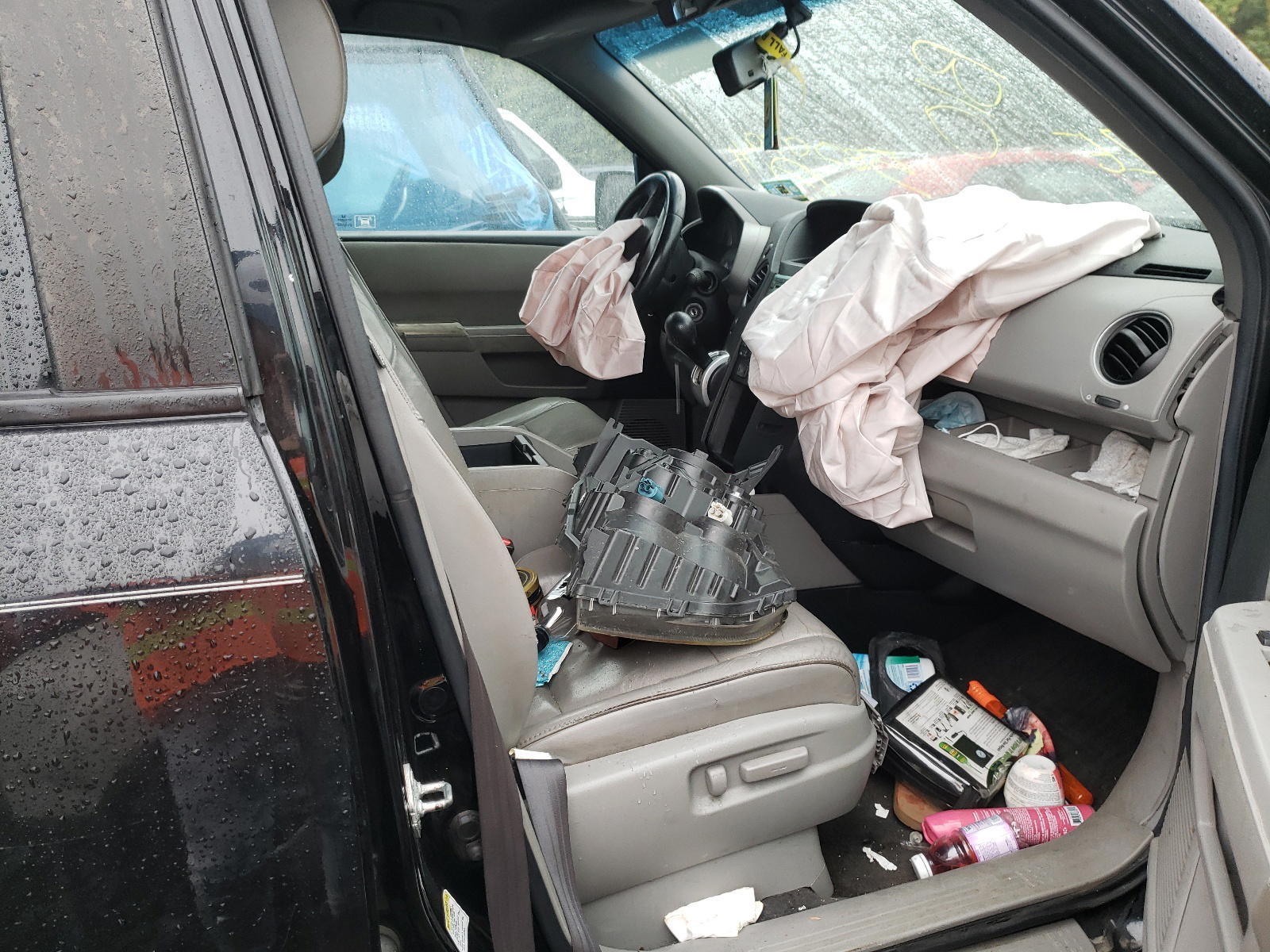 Photo 5 from auction – 2011 HONDA PILOT with VIN 5FNYF4H66BB096349