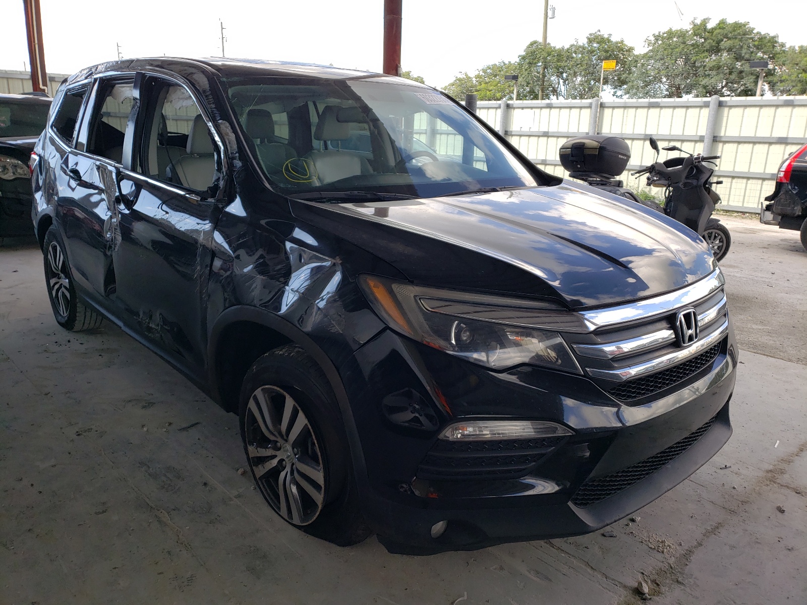 Photo 1 from auction – 2016 HONDA PILOT EXL with VIN 5FNYF5H51GB017688