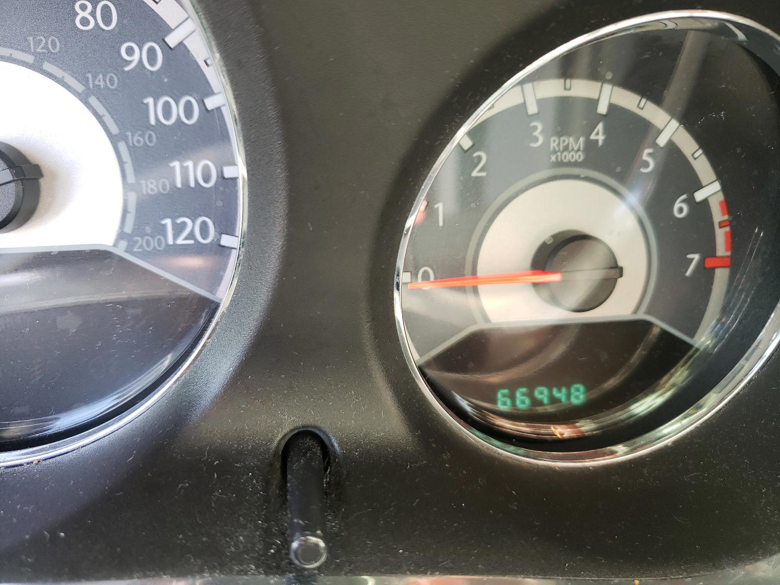 Photo 8 from auction – 2014 CHRYSLER 200 LX with VIN 1C3CCBAG1EN152489