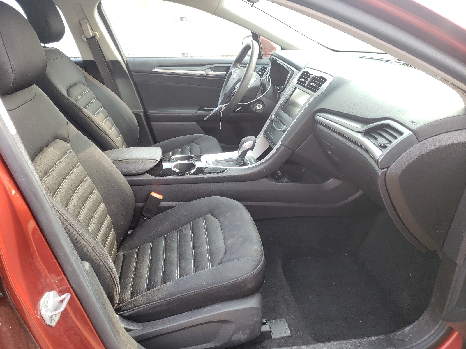 Photo 5 from auction – 2014 FORD FUSION SE with VIN 3FA6P0HD2ER130050