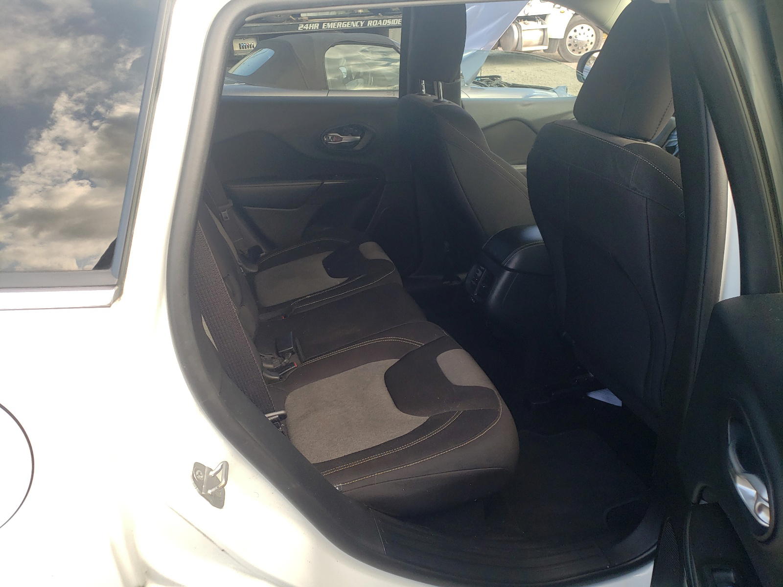 Photo 6 from auction – 2014 JEEP CHEROKEE L with VIN 1C4PJMCB9EW165954