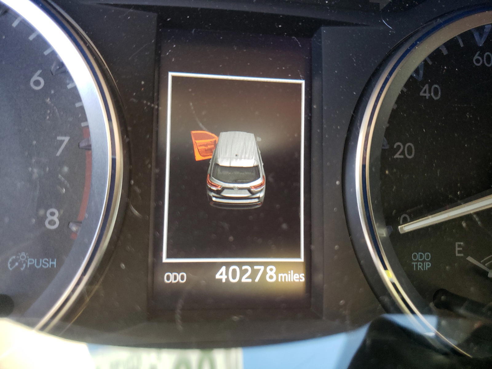 Photo 8 from auction – 2018 TOYOTA HIGHLANDER with VIN 5TDYZRFH5JS244266