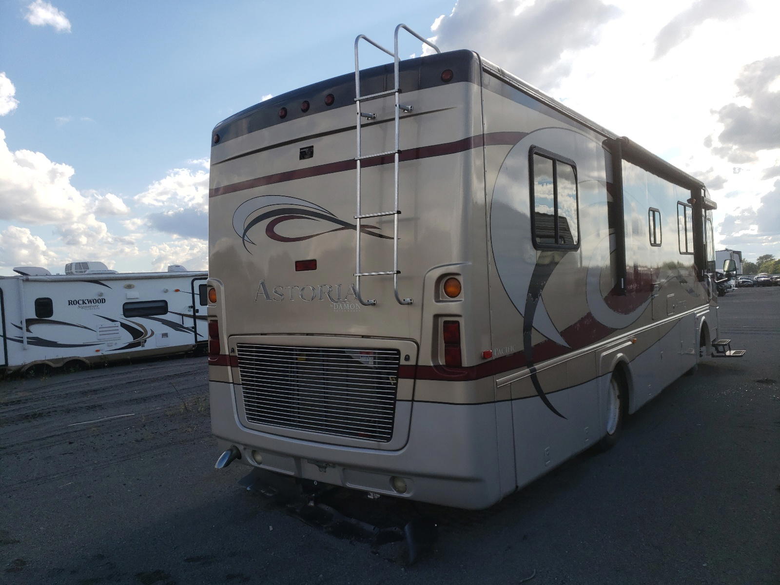 Photo 4 from auction – 2006 FREIGHTLINER CHASSIS X with VIN 4UZAB2BV76CV86217