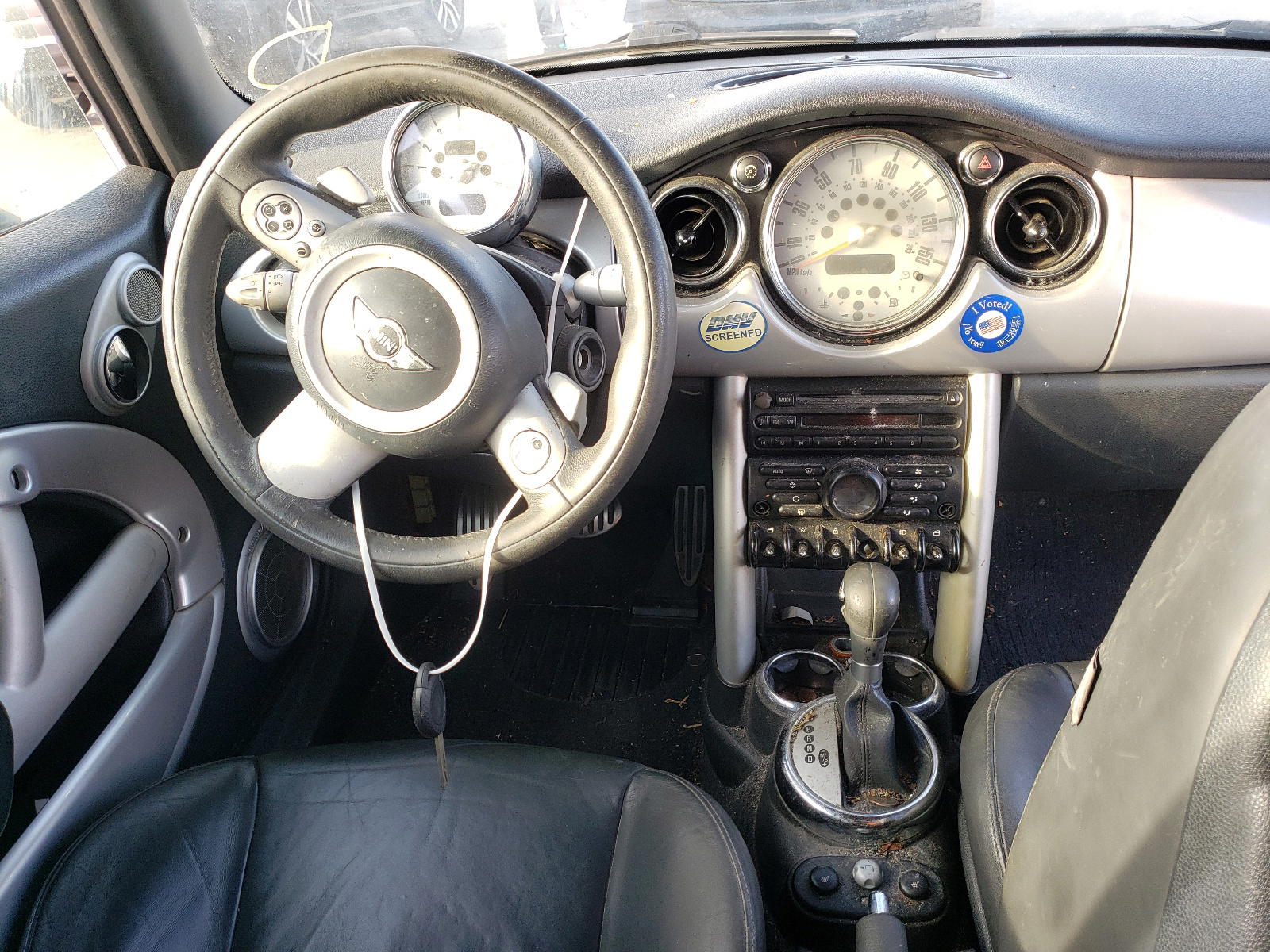 Photo 9 from auction – 2005 MINI COOPER S with VIN WMWRH33535TK56516