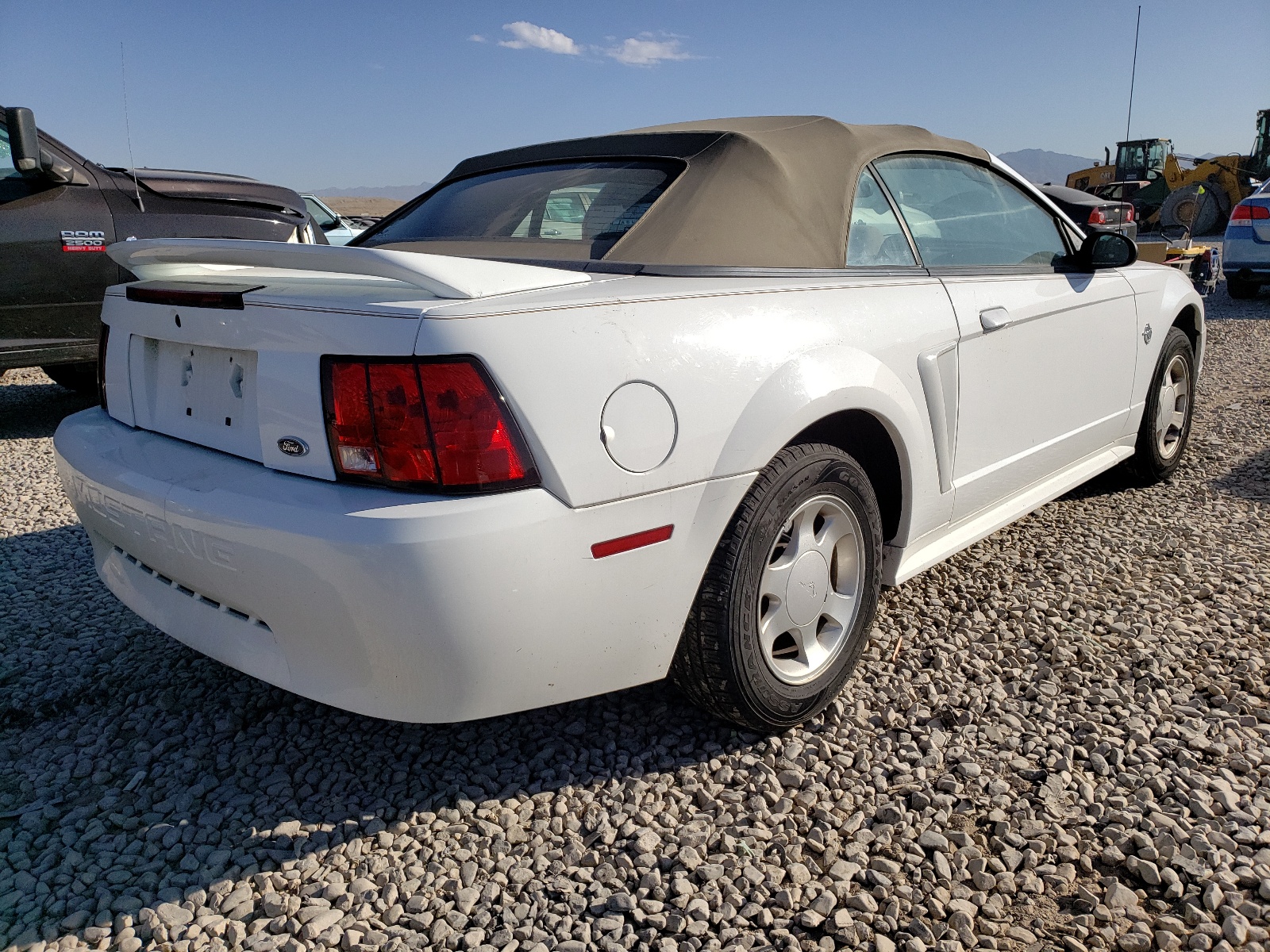 Photo 4 from auction – 1999 FORD MUSTANG with VIN 1FAFP4442XF140767