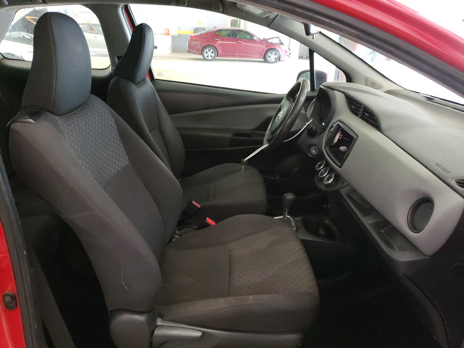 Photo 5 from auction – 2015 TOYOTA YARIS with VIN VNKJTUD30FA014918