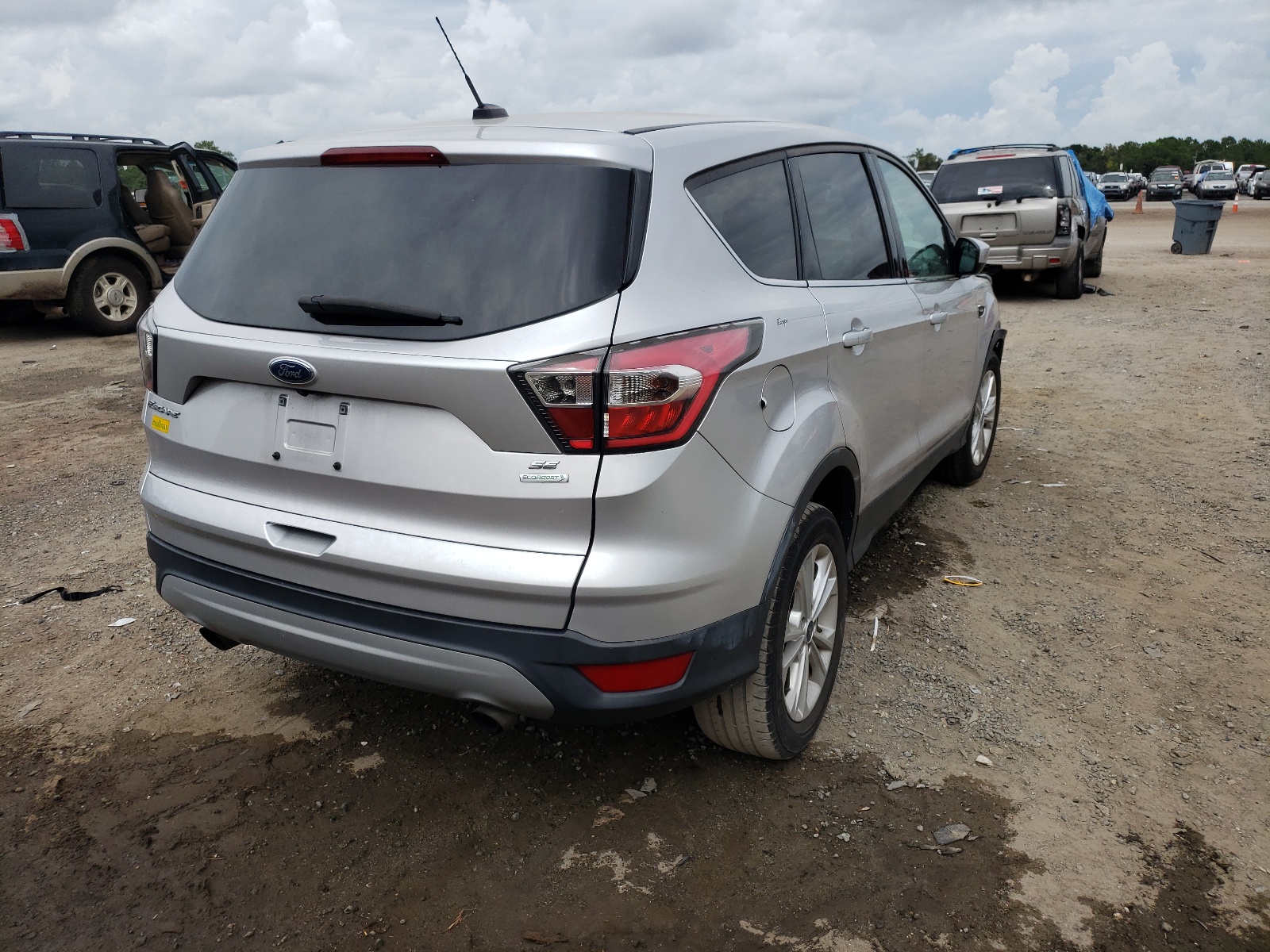 Photo 4 from auction – 2017 FORD ESCAPE SE with VIN 1FMCU0GD3HUA99312