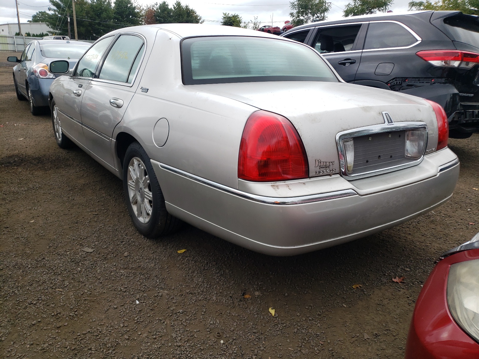 Photo 3 from auction – 2009 LINCOLN TOWN CAR S with VIN 2LNHM82V69X633482